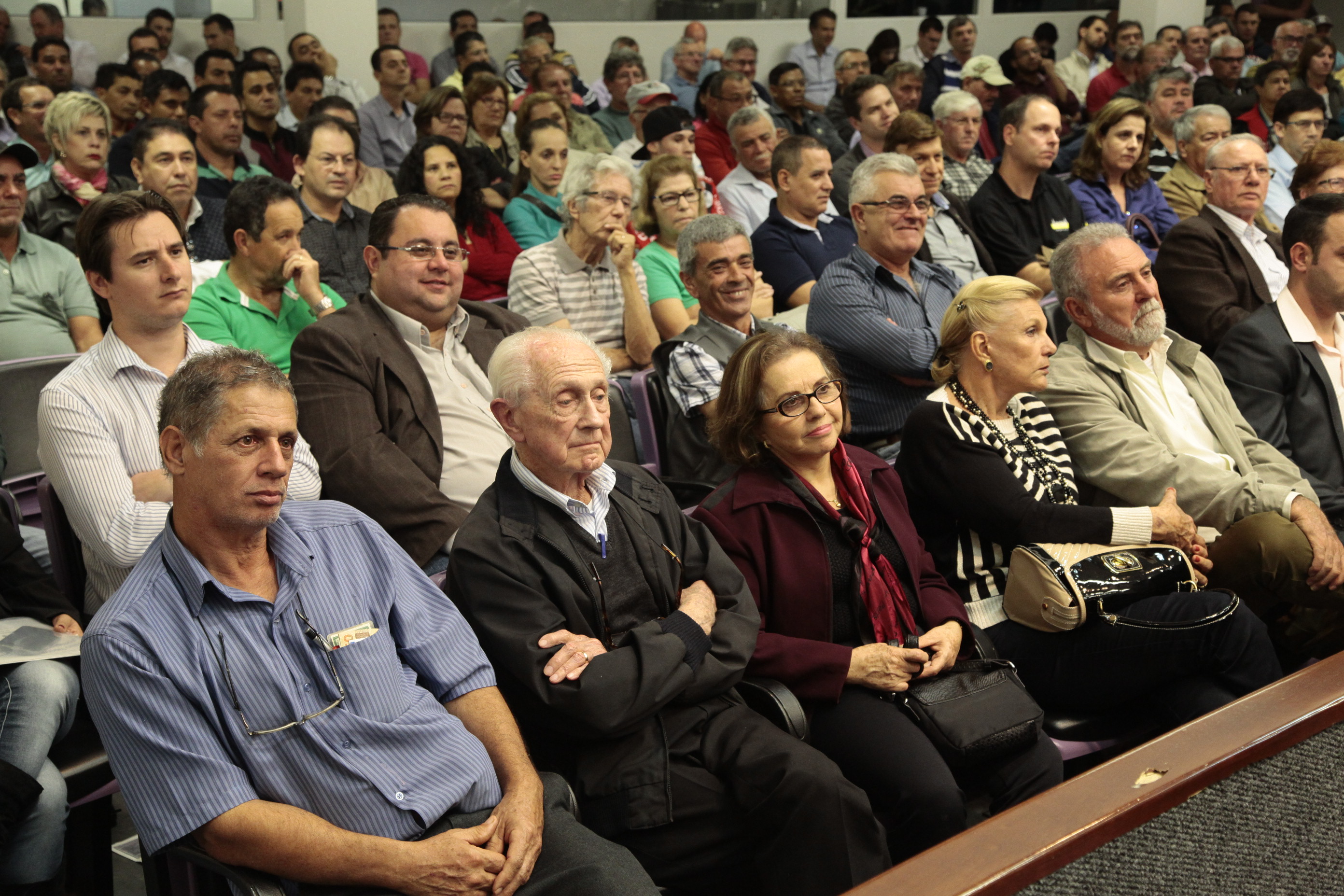 Audiência Pública para debater a Demarcação dos terrenos de Marinha - Joinville. Foto: Miriam Zomer/Agência AL