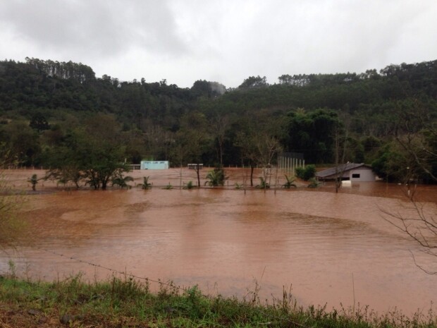 Região de Palmitos está em alerta máximo por causa das chuvas e aumento do nível de rios. Na foto, limite entre Caibi e Palmitos - 14/07/2015. Crédito
