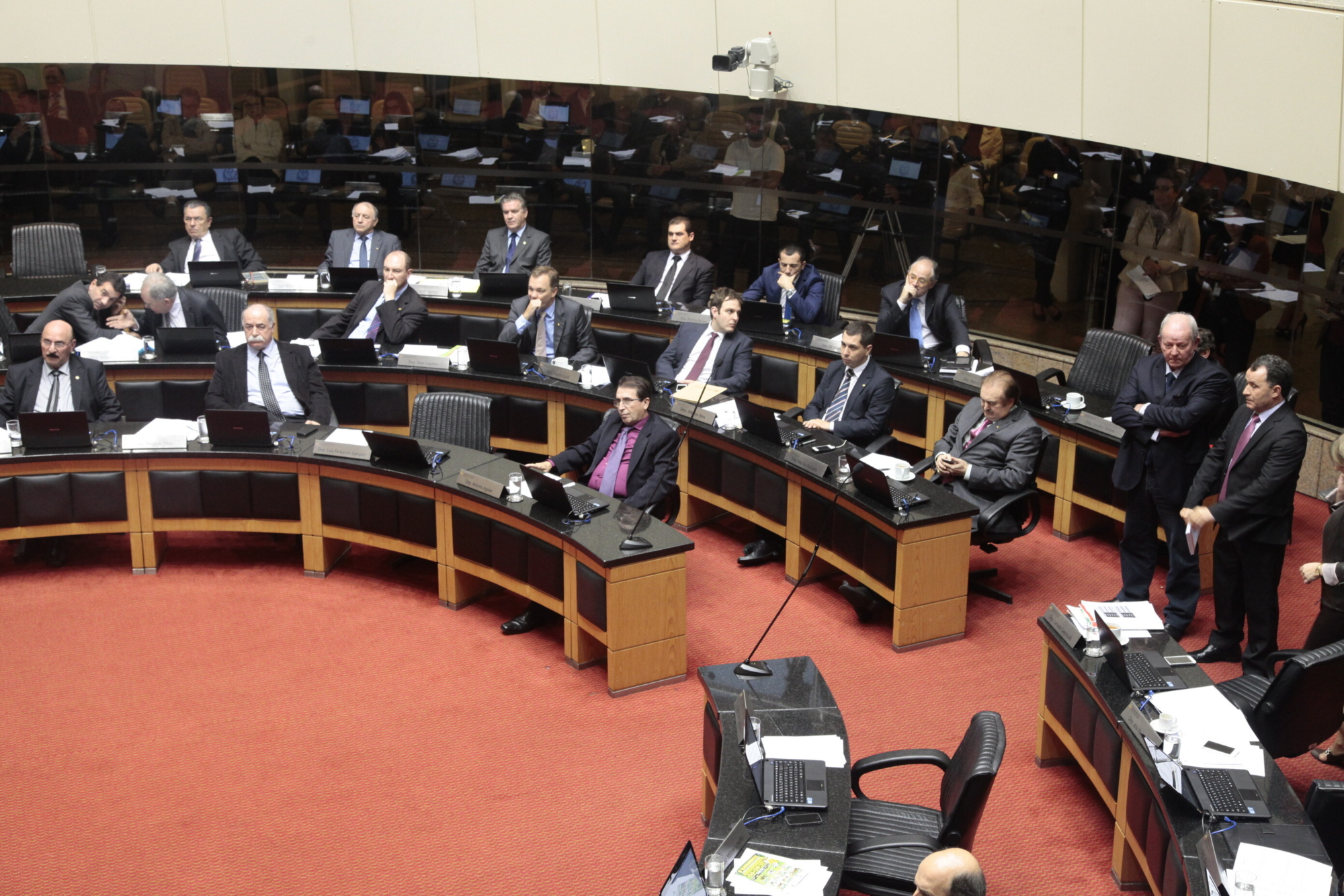 Deputados aprovam série de projetos antes do recesso parlamentar