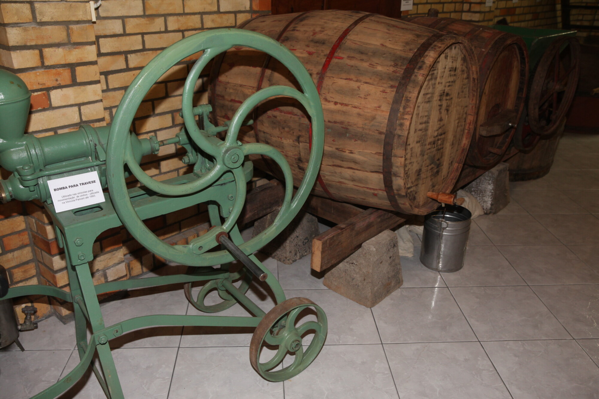 Bomba para travese, equipamento usado para movimentação de vinhos. FOTO: Fábio Queiroz / Agência AL