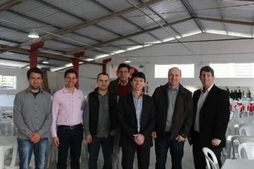 Zé Milton prestigia festa dos agricultores e recebe solicitações da comunidade