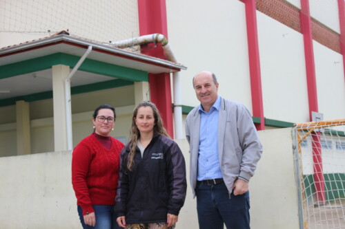 Deputado Zé Milton faz vistoria nas obras do ginásio da Escola Irineu Bornhausen, em Sombrio