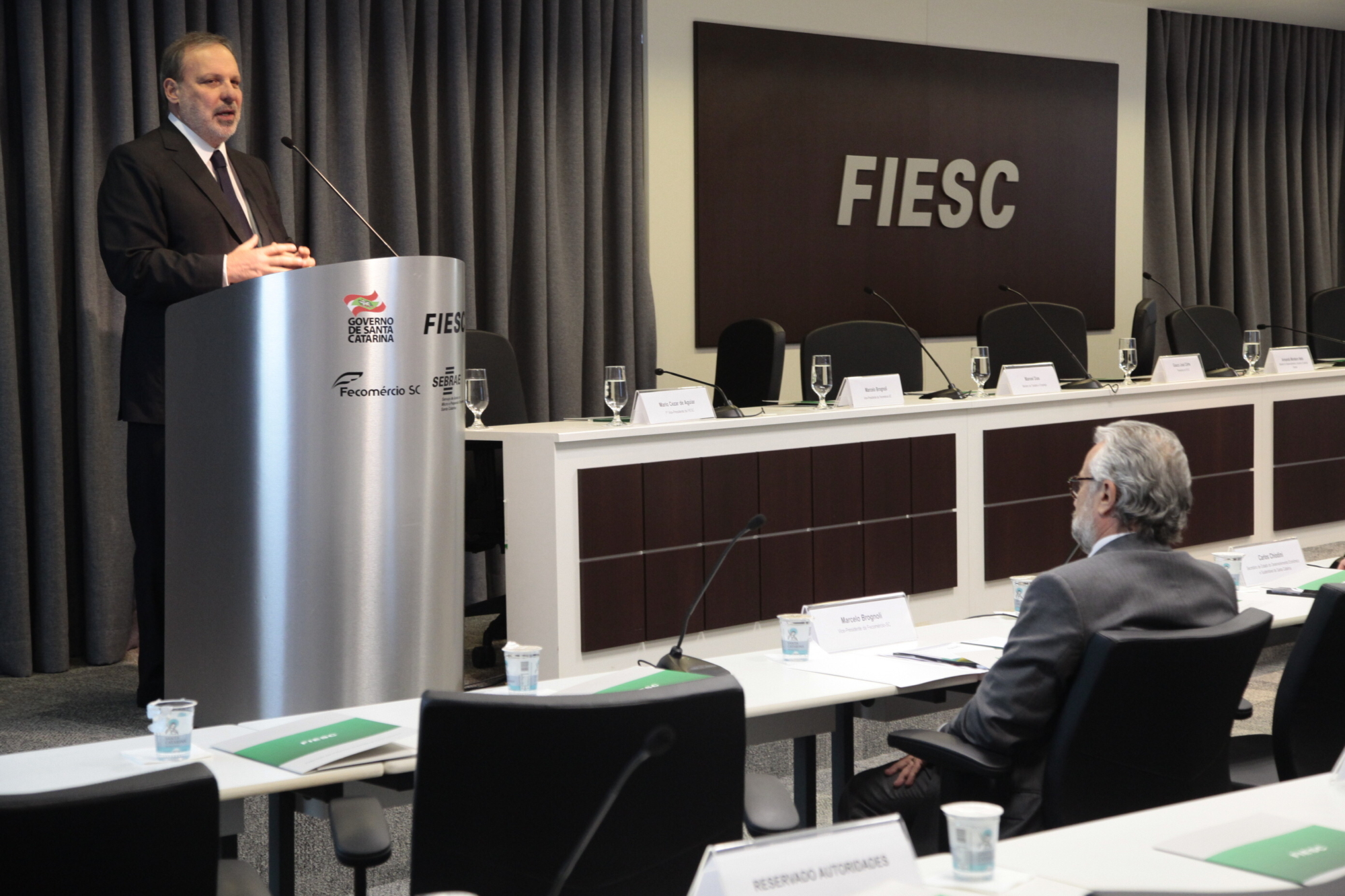 Ministro visita Florianópolis e fala sobre crescimento econômico do Brasil