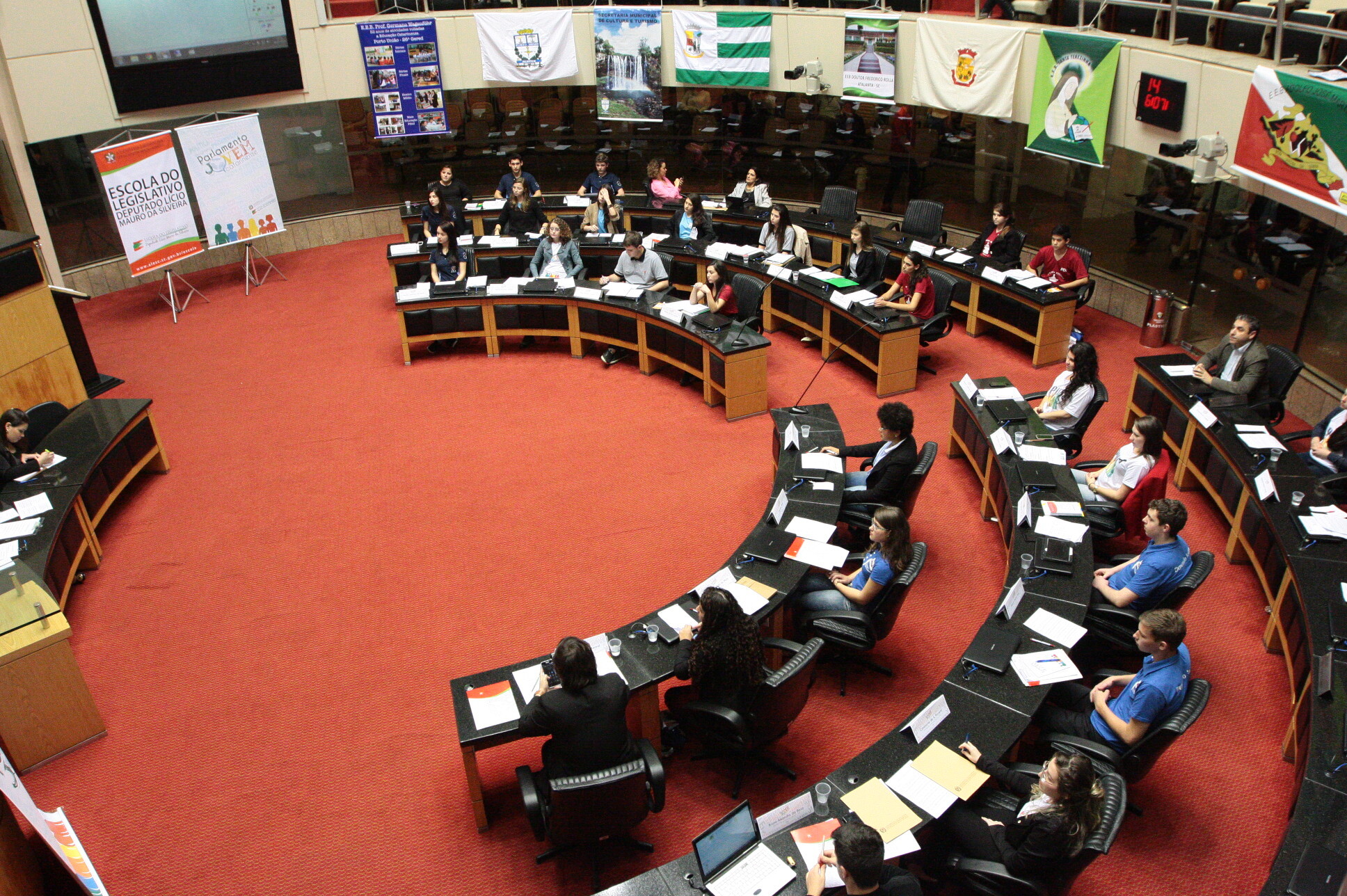 Sessão Ordinária encerra 19ª edição do Parlamento Jovem