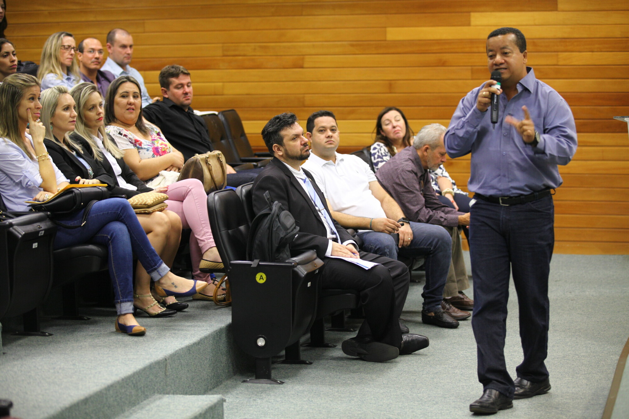 Coren/SC lança pesquisa sobre perfil profissional durante seminário
