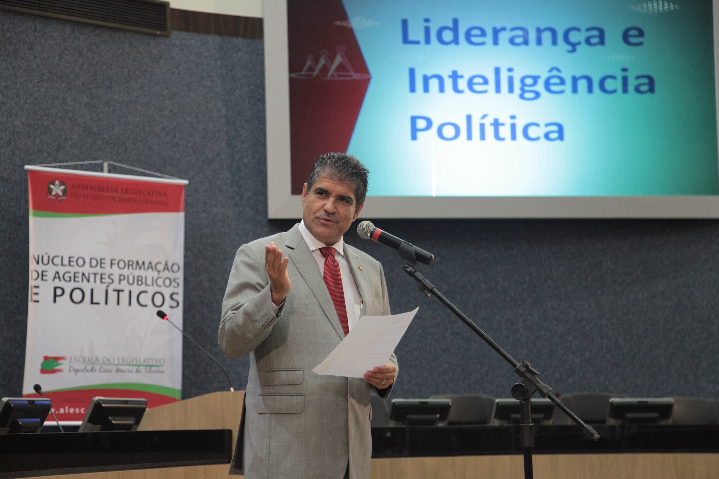 Escola do Legislativo - Formação de Agentes Públicos e Políticos - Jamil Albuquerque