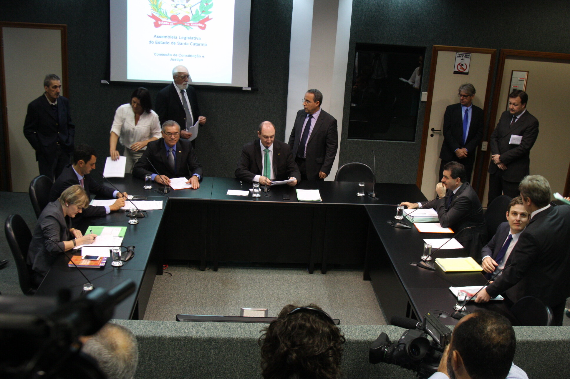 CCJ aprova indenização por uso de veículo próprio para defensores públicos