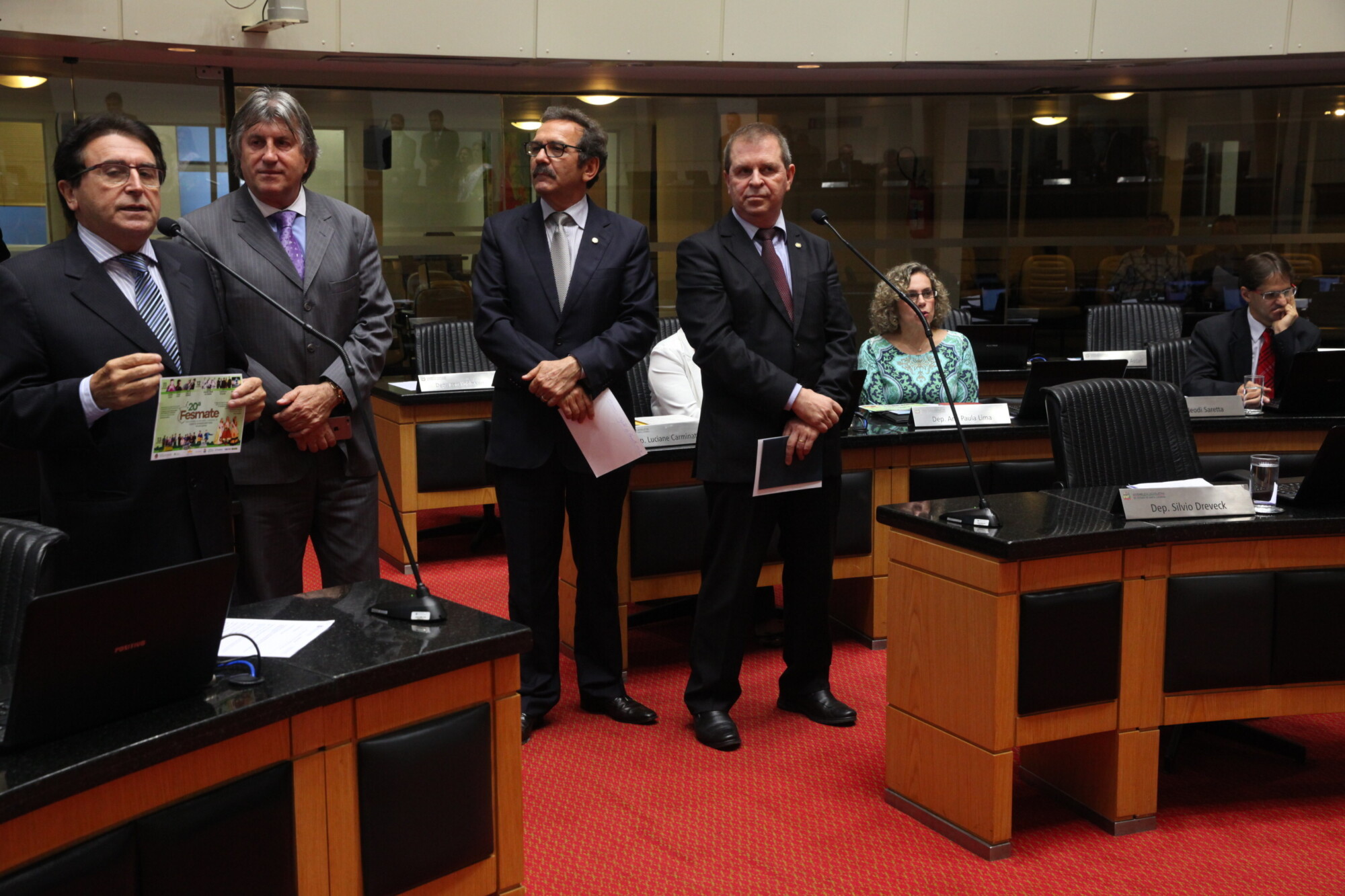 Plenário admite MPs que alteram jornada e banco de horas da segurança pública