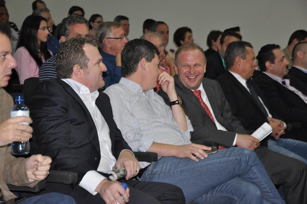 Deputados estaduais Jean Kuhlmann e Ismael dos Santos e secretário da Fazenda, Antônio Gavazzoni, prestigiaram evento