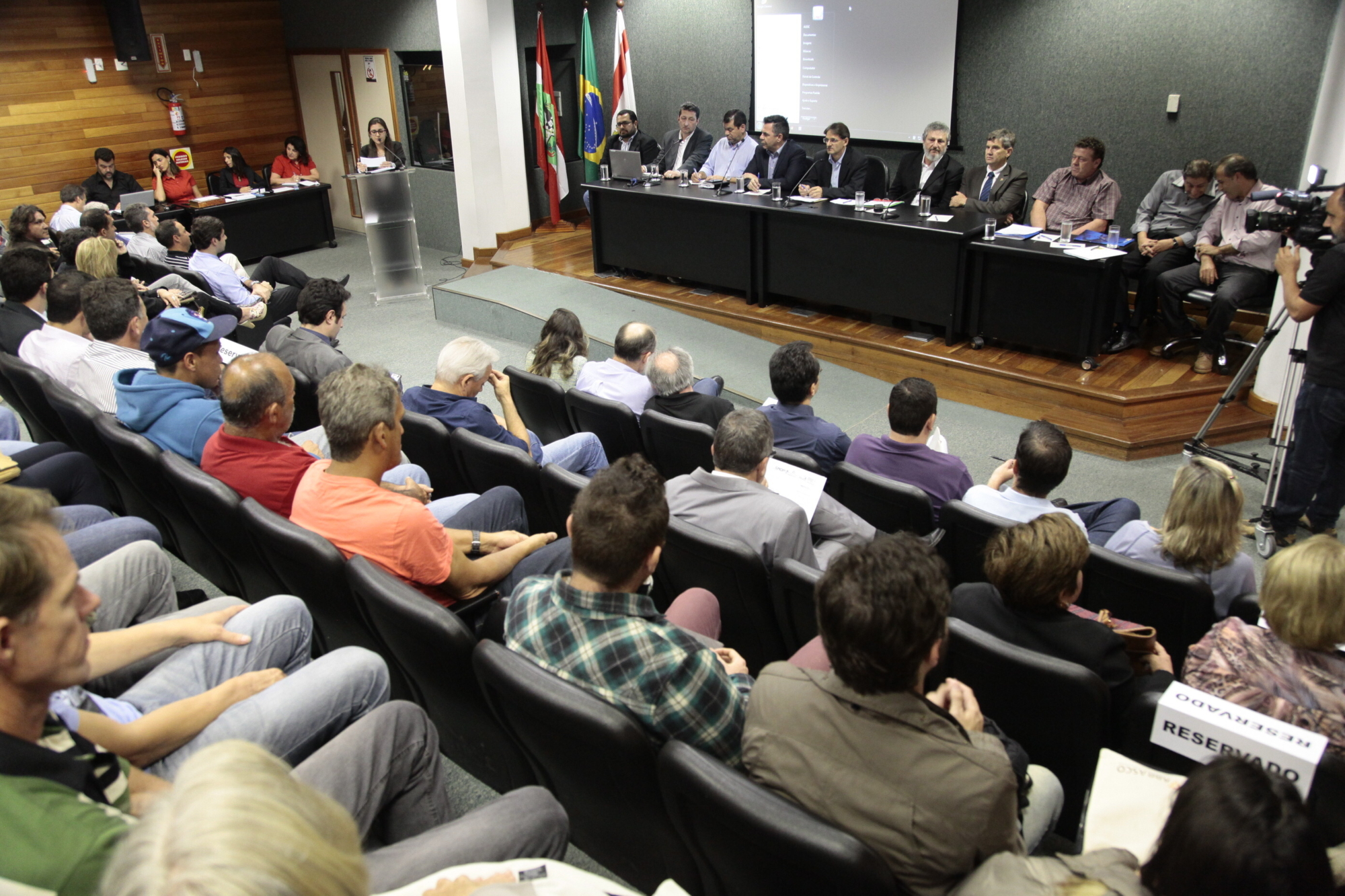 Pescadores querem reverter decisão que proíbe venda direta de frutos do mar ao comércio