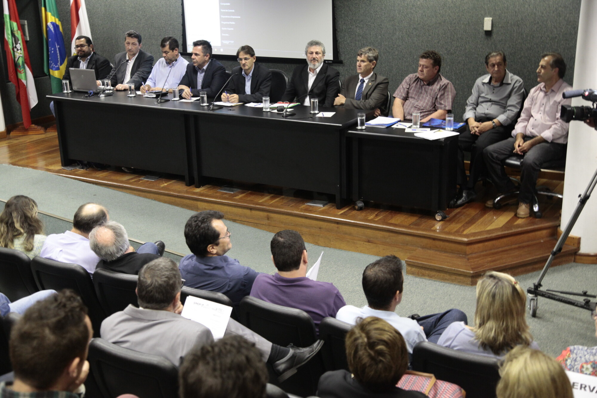 Deputados e pescadores vão ao MP pedir flexibilização da fiscalização