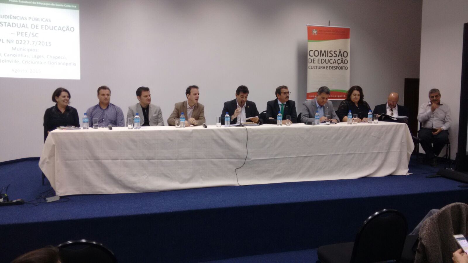 Blumenau e Joinville recebem audiências do Plano Estadual de Educação