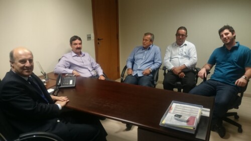 Lideranças de Içara entregam pedidos da comunidade a Zé Milton