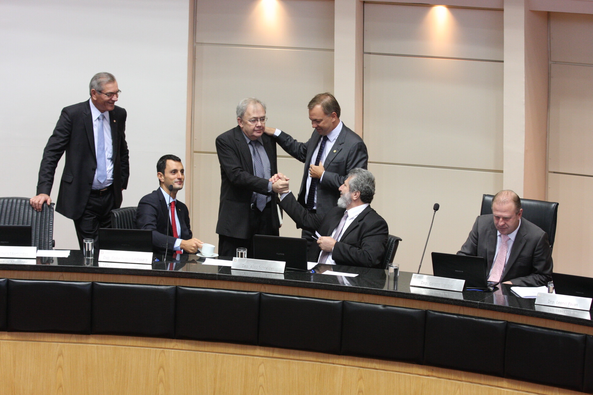 Deputados comemoram apoio de outras Assembleias à revisão do pacto federativo