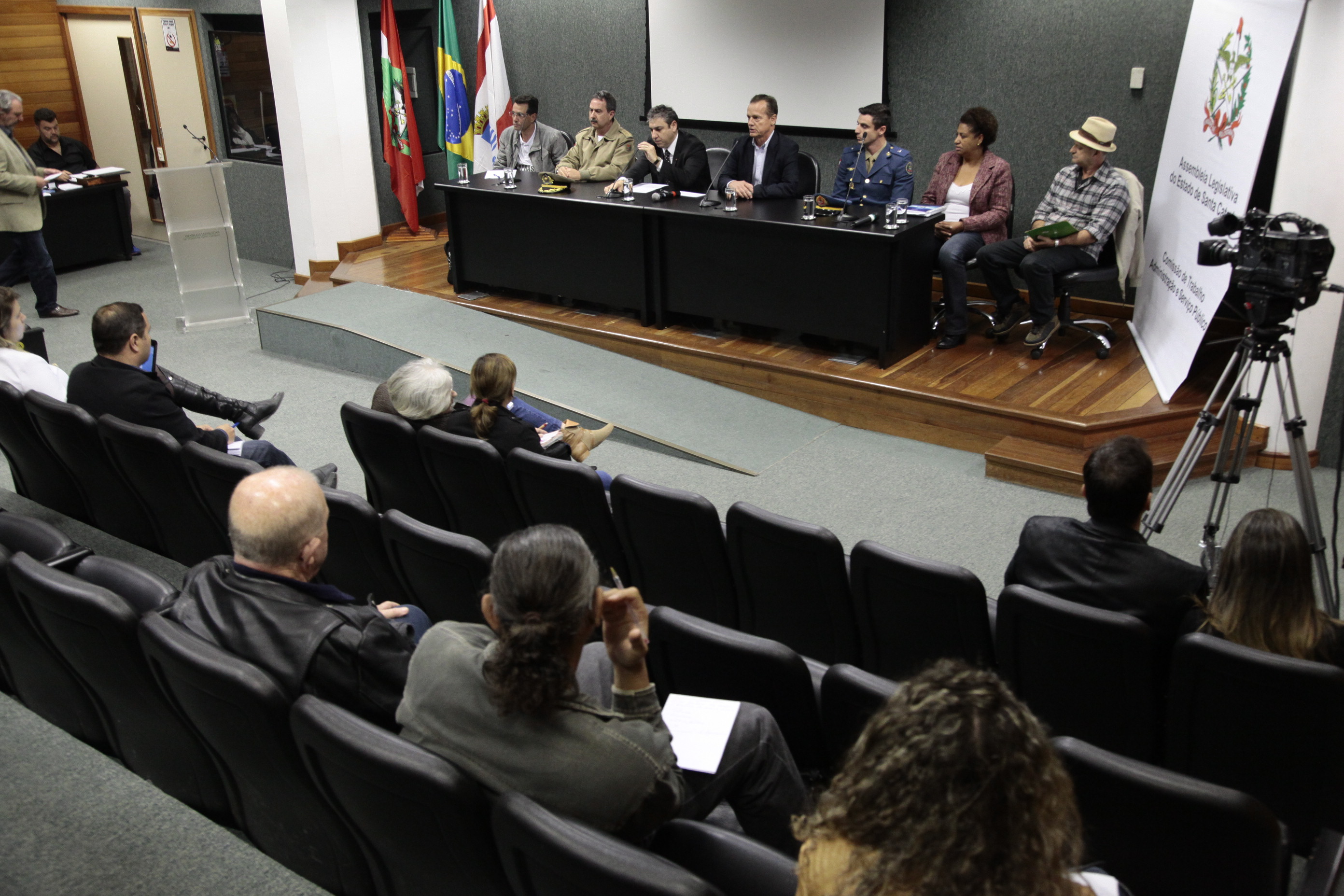 Audiência Pública para debater a questão da segurança dos servidores e usuários nos órgãos públicos estaduais. Foto: Miriam Zomer/Agência AL