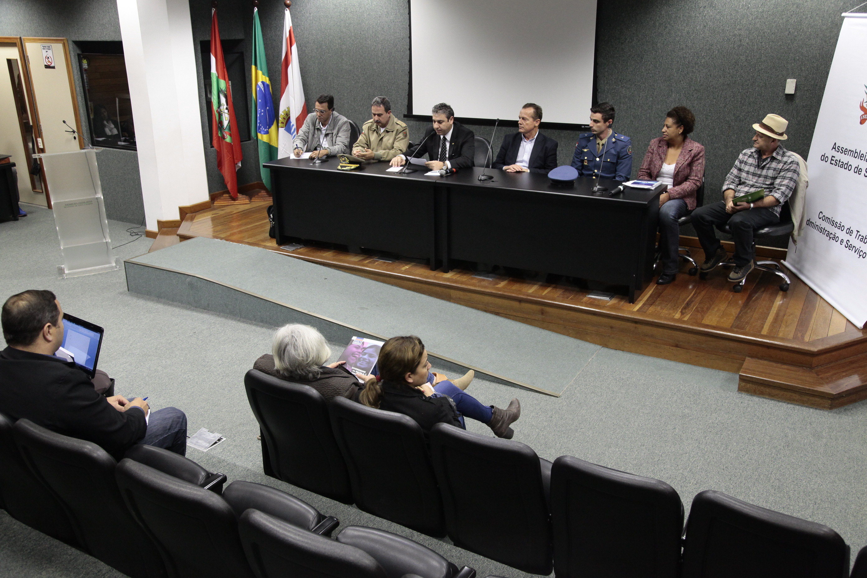 Audiência Pública para debater a questão da segurança dos servidores e usuários nos órgãos públicos estaduais. Foto: Miriam Zomer/Agência AL