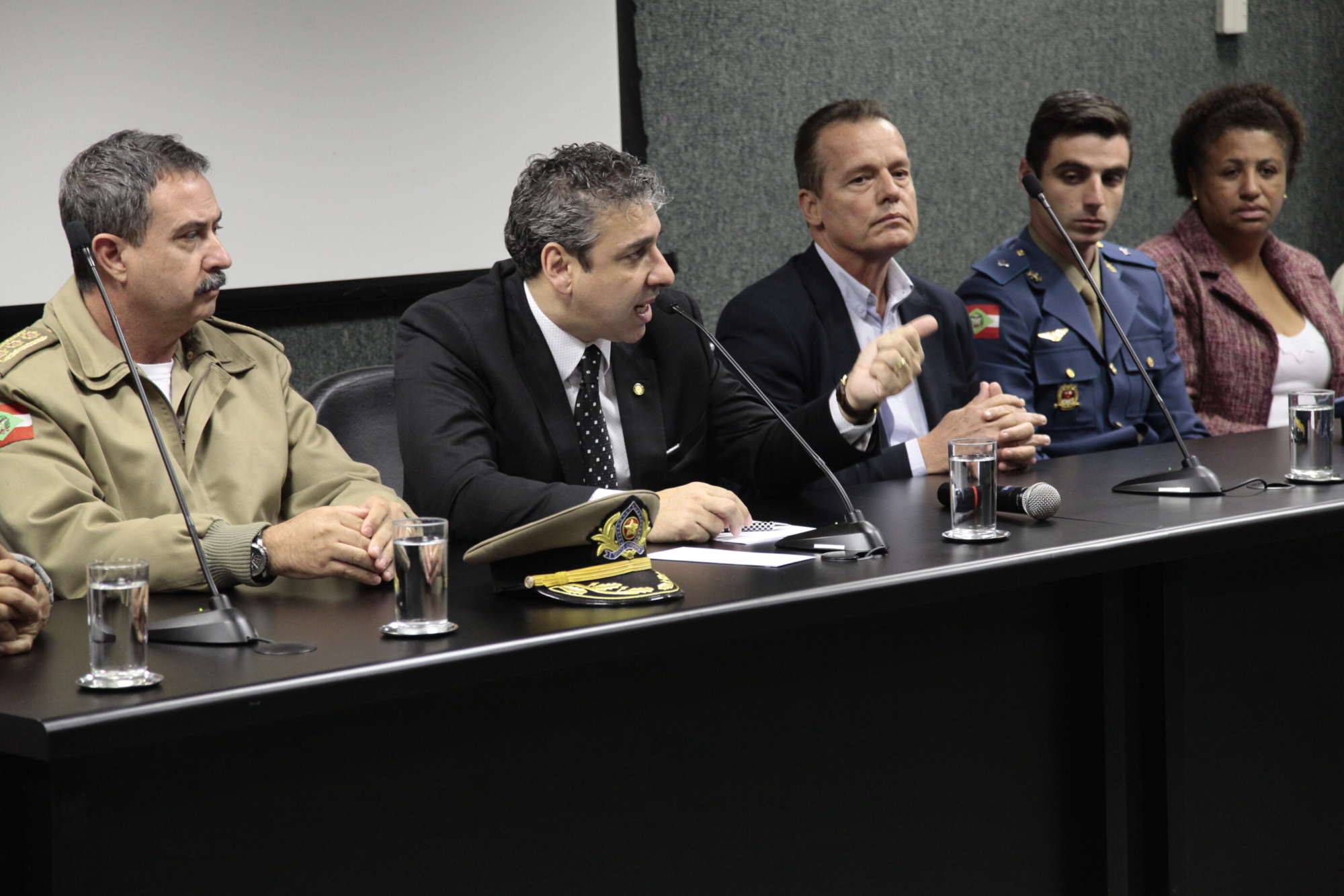 Segurança para servidores e usuários do serviço público é discutida na Capital