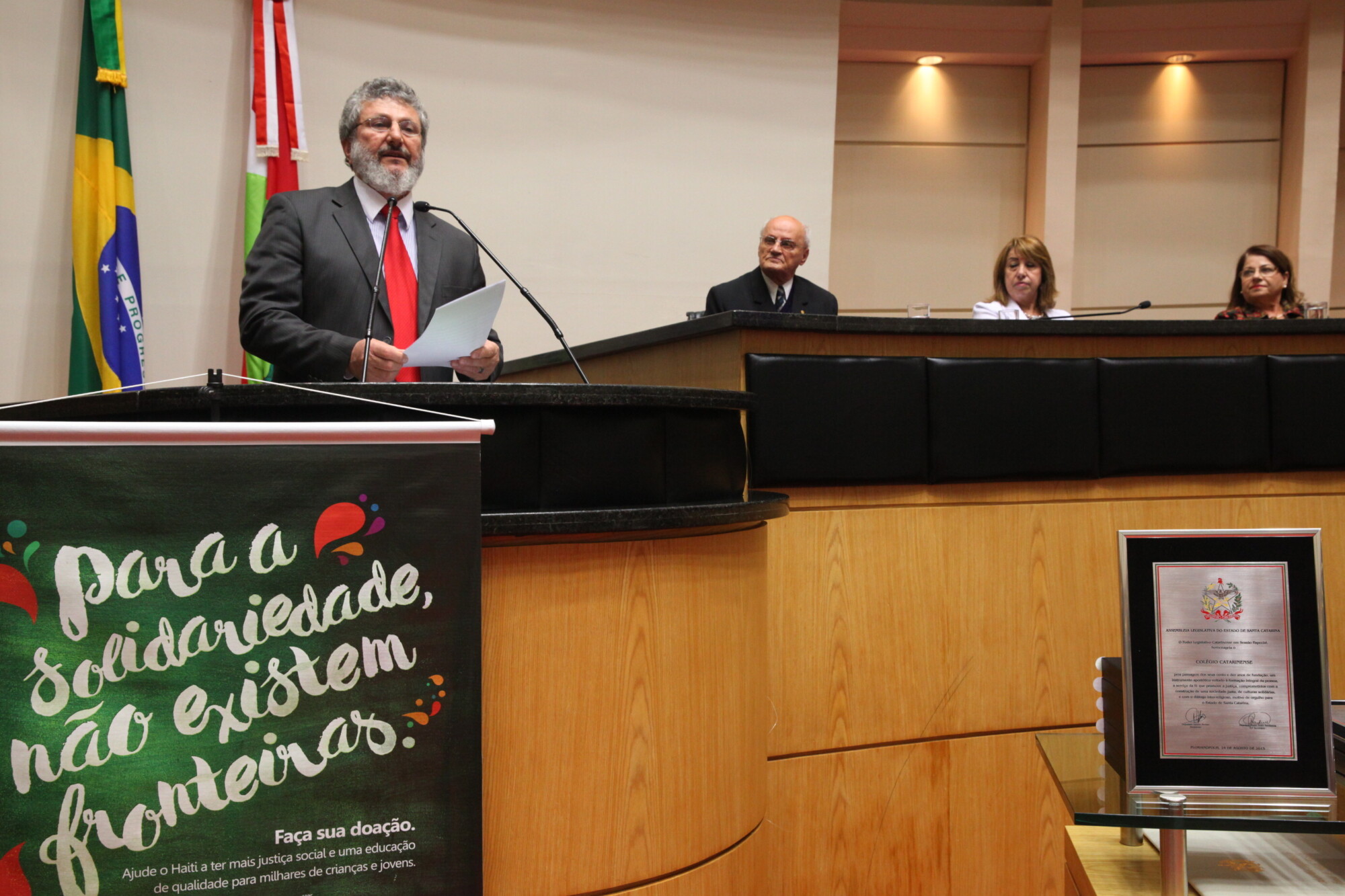 Legislativo concede título ao Padre Rohr e homenageia Colégio Catarinense