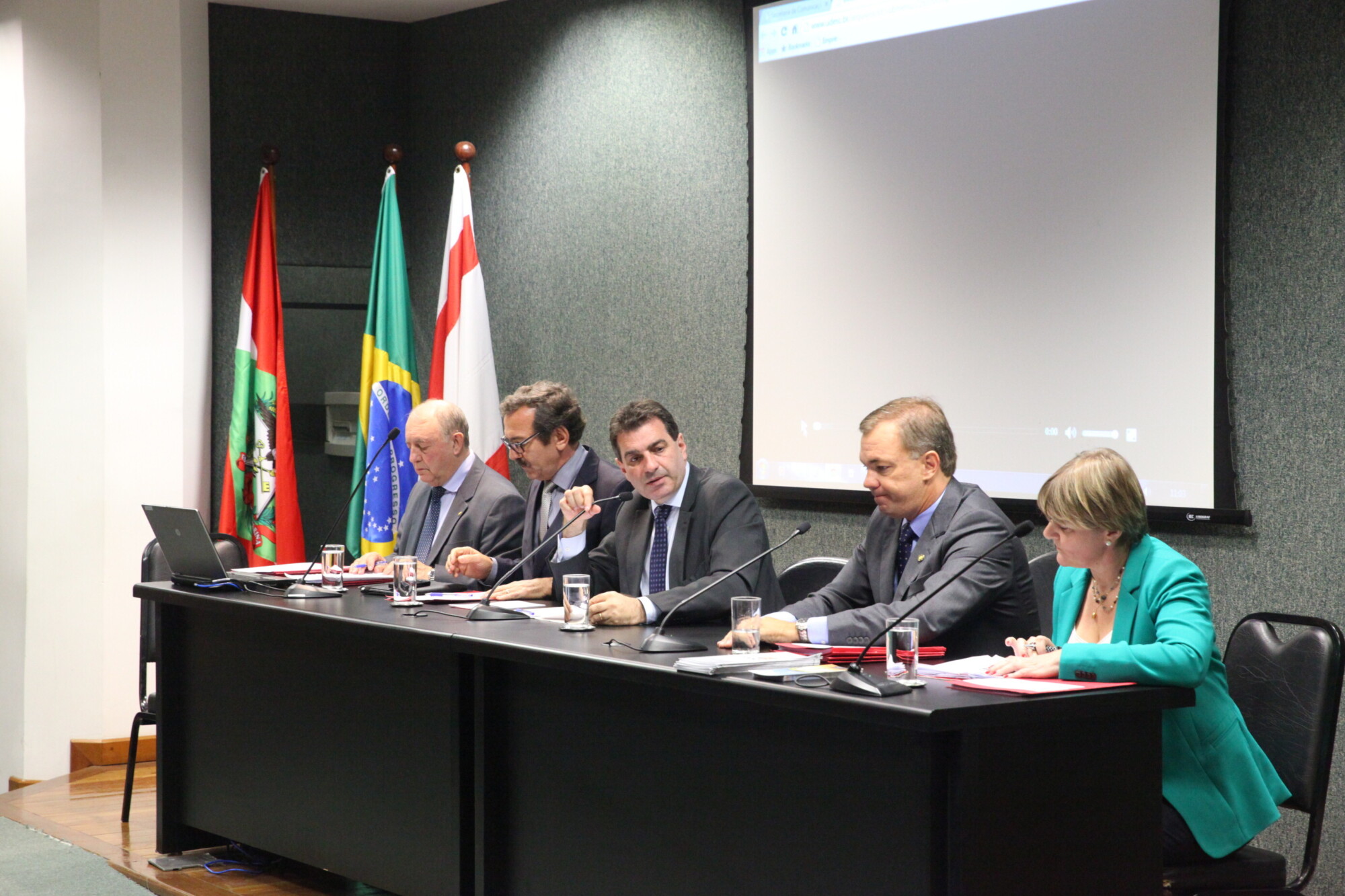 Direção da Udesc pede apoio da Comissão de Educação para ampliar Cefid