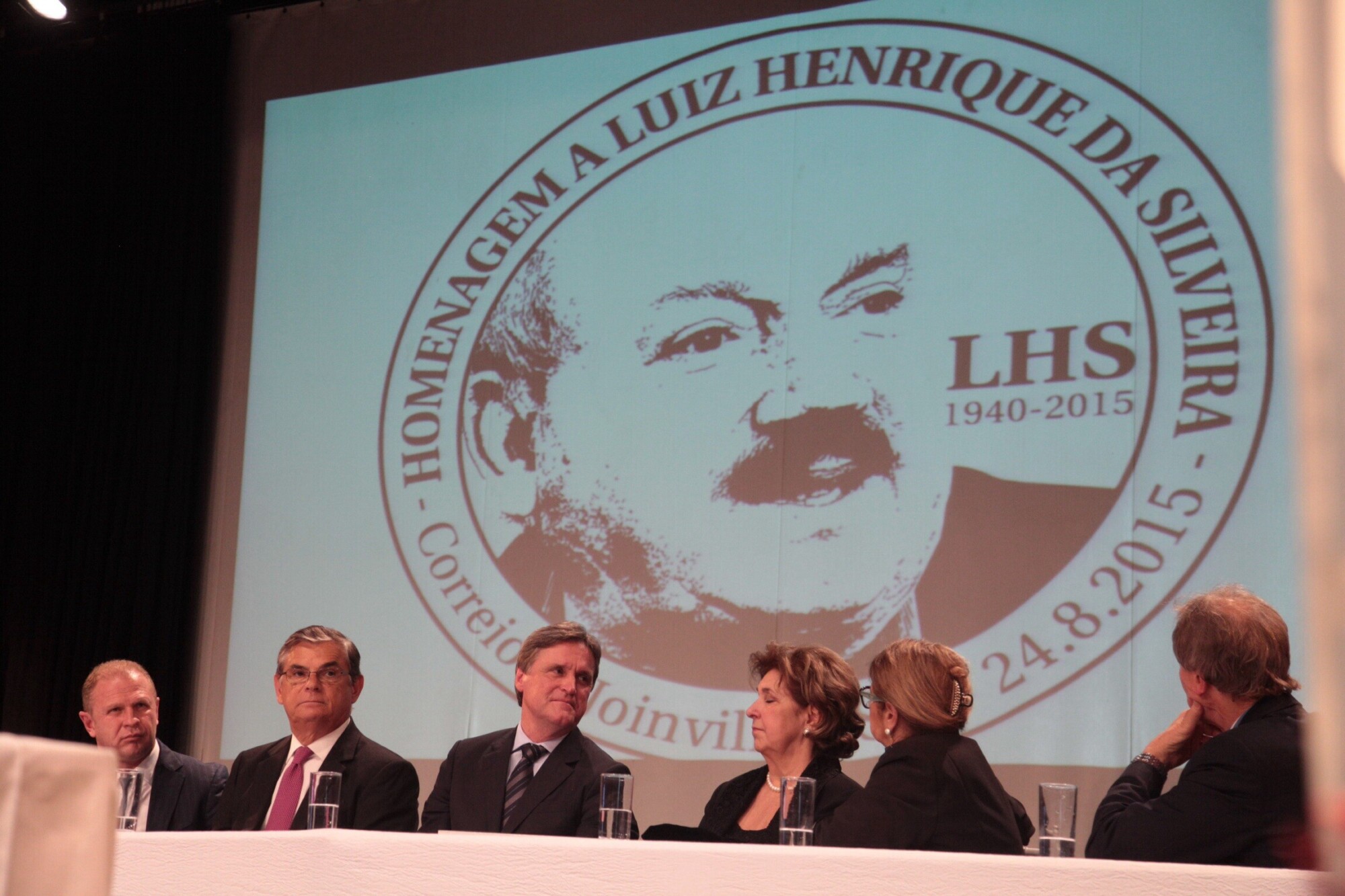 Assembleia e Câmara de Joinville prestam homenagem a Luiz Henrique