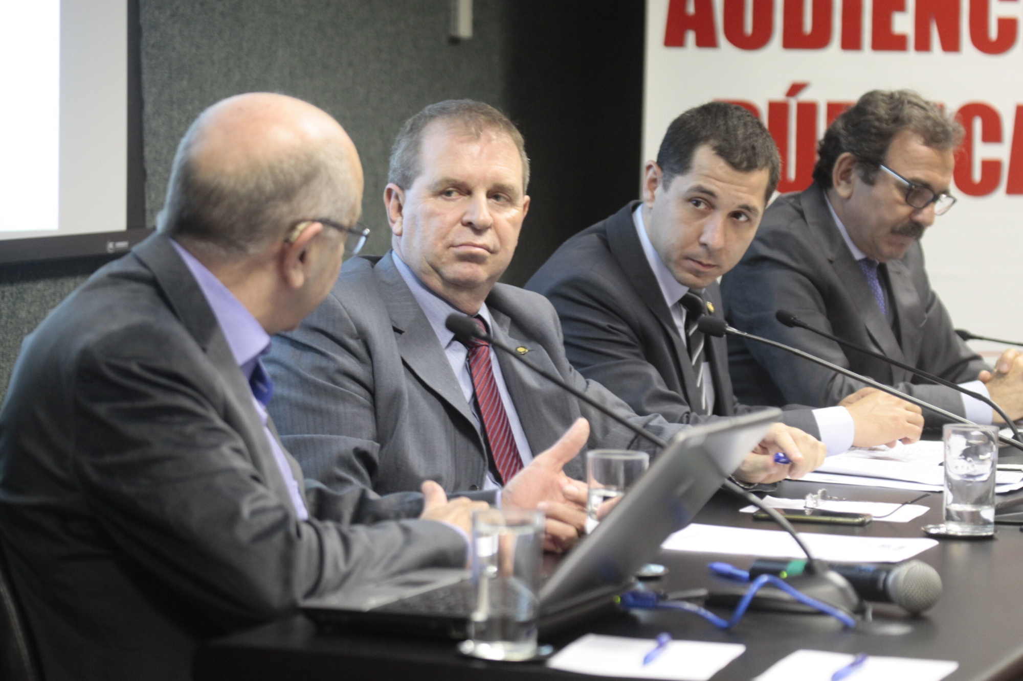 Audiência pública contesta projeto de duplicação da rodovia Antônio Heil