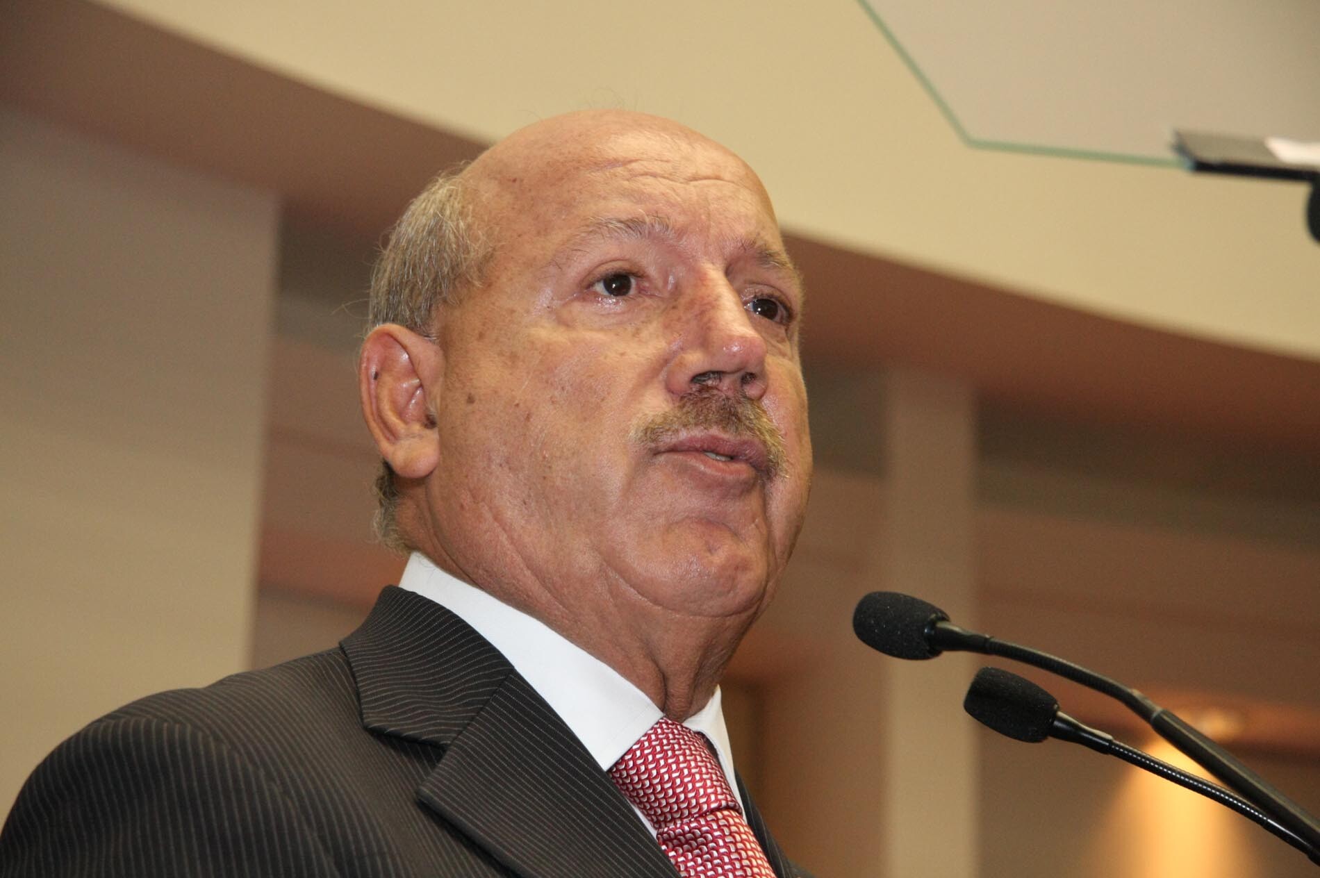 Parlamento presta homenagem póstuma a senador Luiz Henrique da Silveira