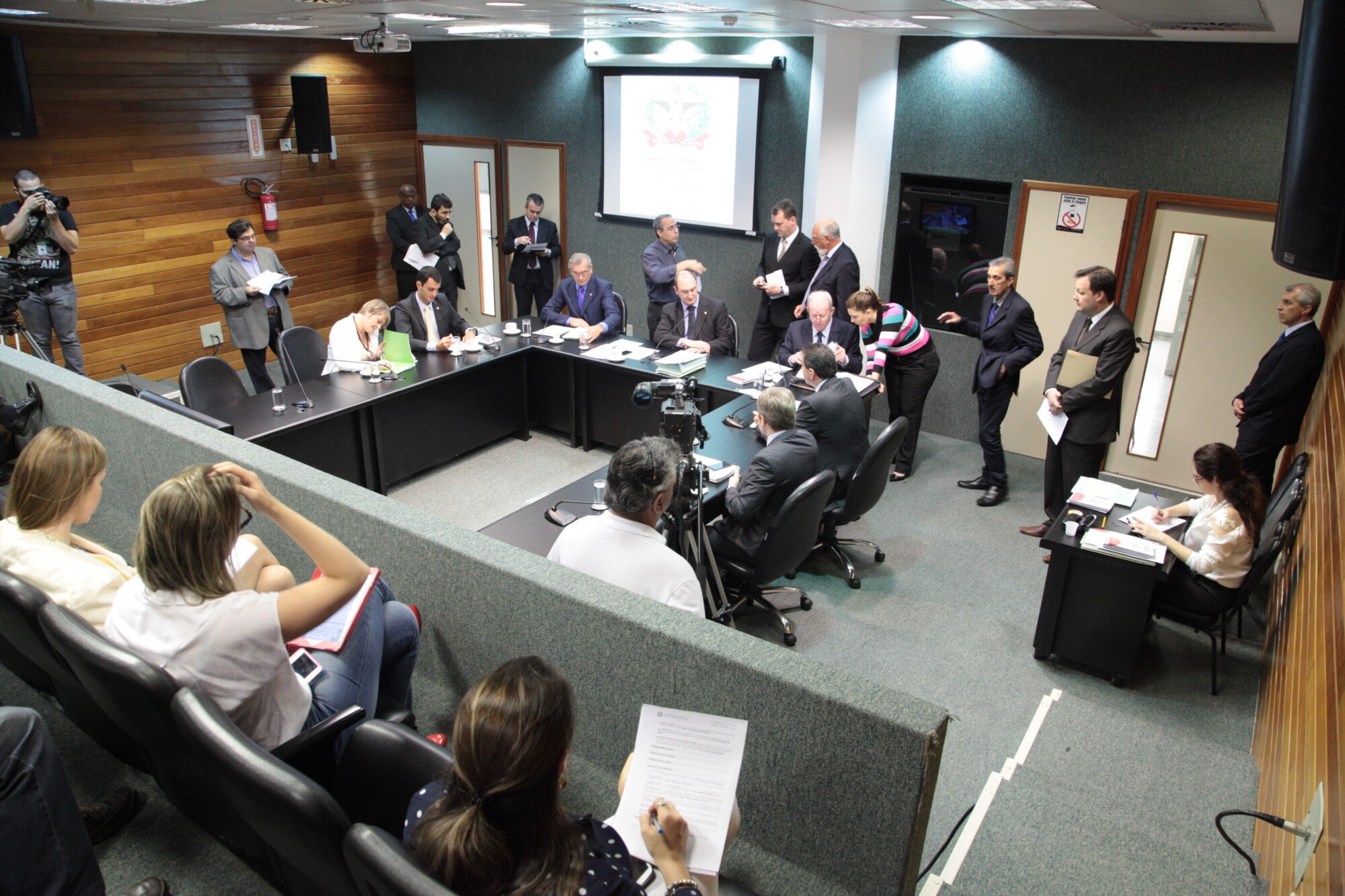 CCJ aprova projetos da 1ª etapa da consolidação das leis estaduais