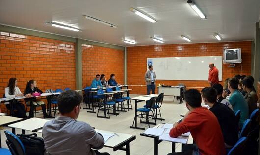 Parlamentar conversou com acadêmicos de três cursos de graduação. FOTO: Divulgação