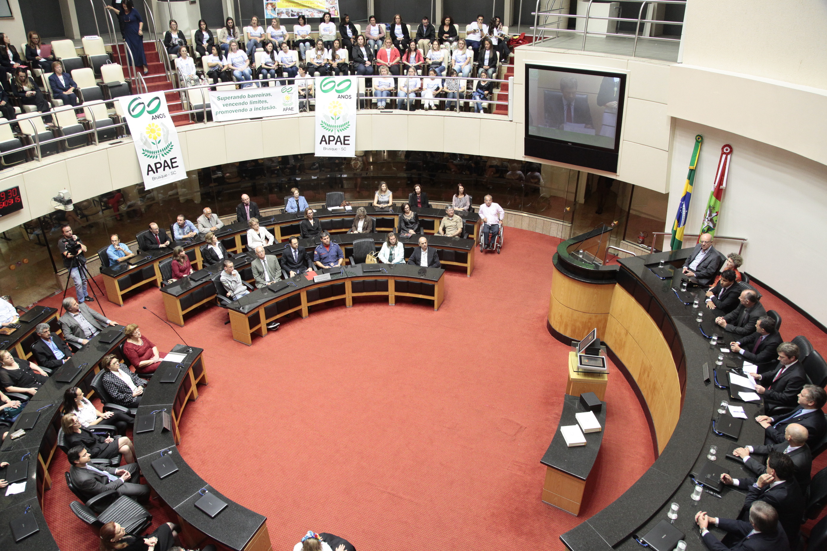 Sessão Especial em comemoração aos 60 anos da APAE de Brusque e 50 anos das APAEs de Joinville, Blumenau e Lages. Foto: Miriam Zomer/Agência AL