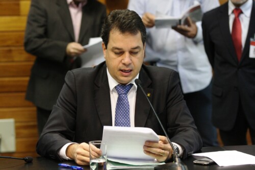 Deputado Rodrigo Minotto quer informações sobre mortalidade infantil no Estado