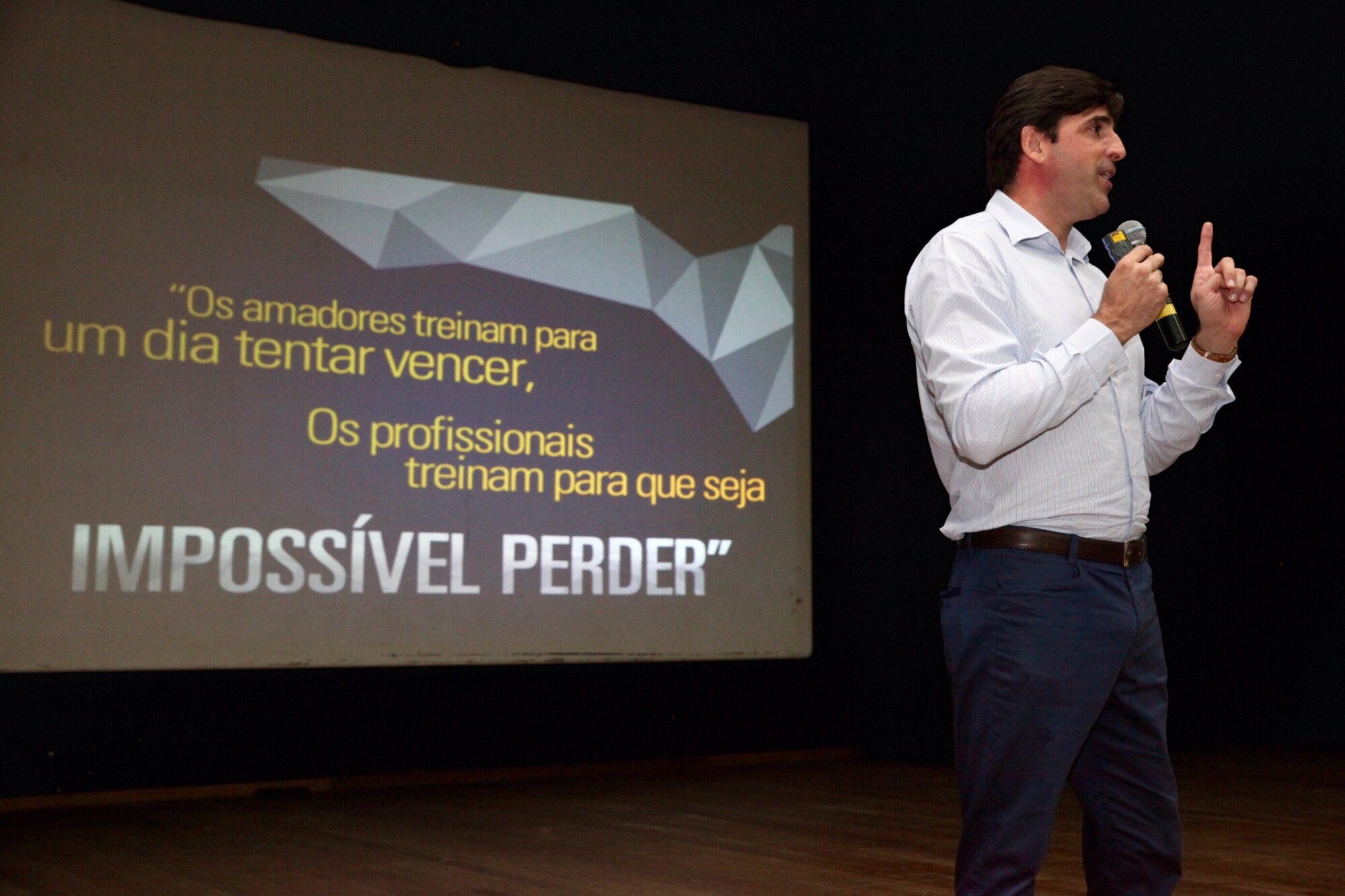 Painel SC: Giovane mostra a importância do trabalho para o sucesso