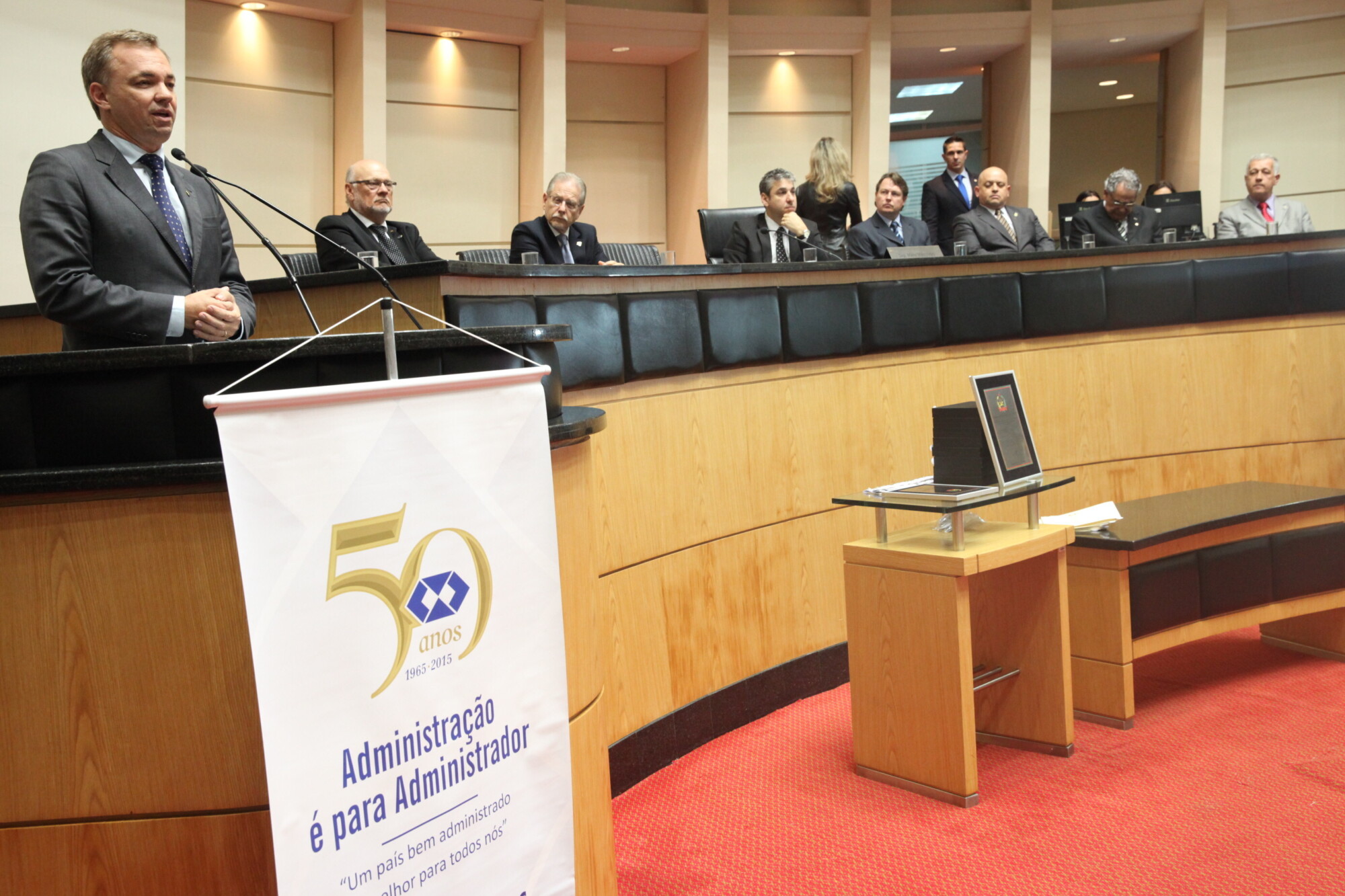 Parlamento presta homenagem aos 50 anos da profissão de administrador