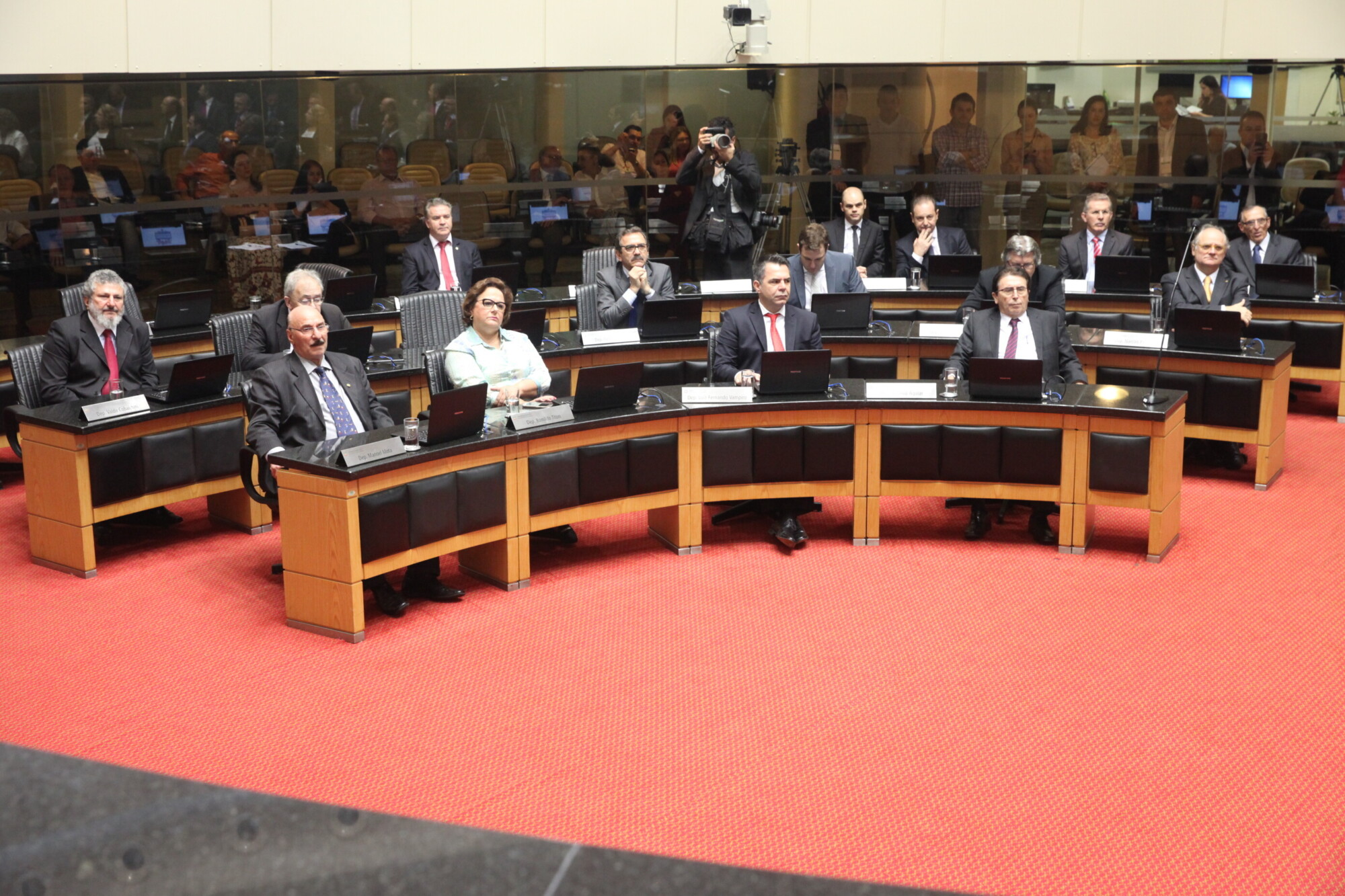 Deputados acompanham a solenidade em homenagem ao ministro