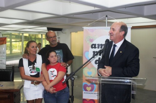Síndrome de Down: Zé Milton protocola projeto de obrigatoriedade do teste do cariótipo