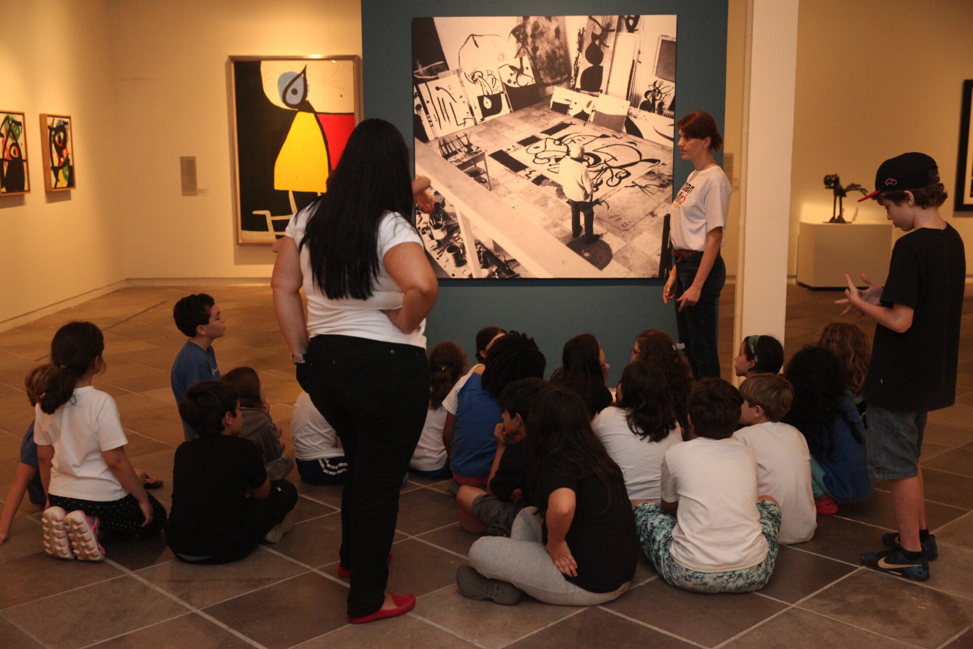 Exposição do espanhol Joan Miró atrai visitantes de outros estados