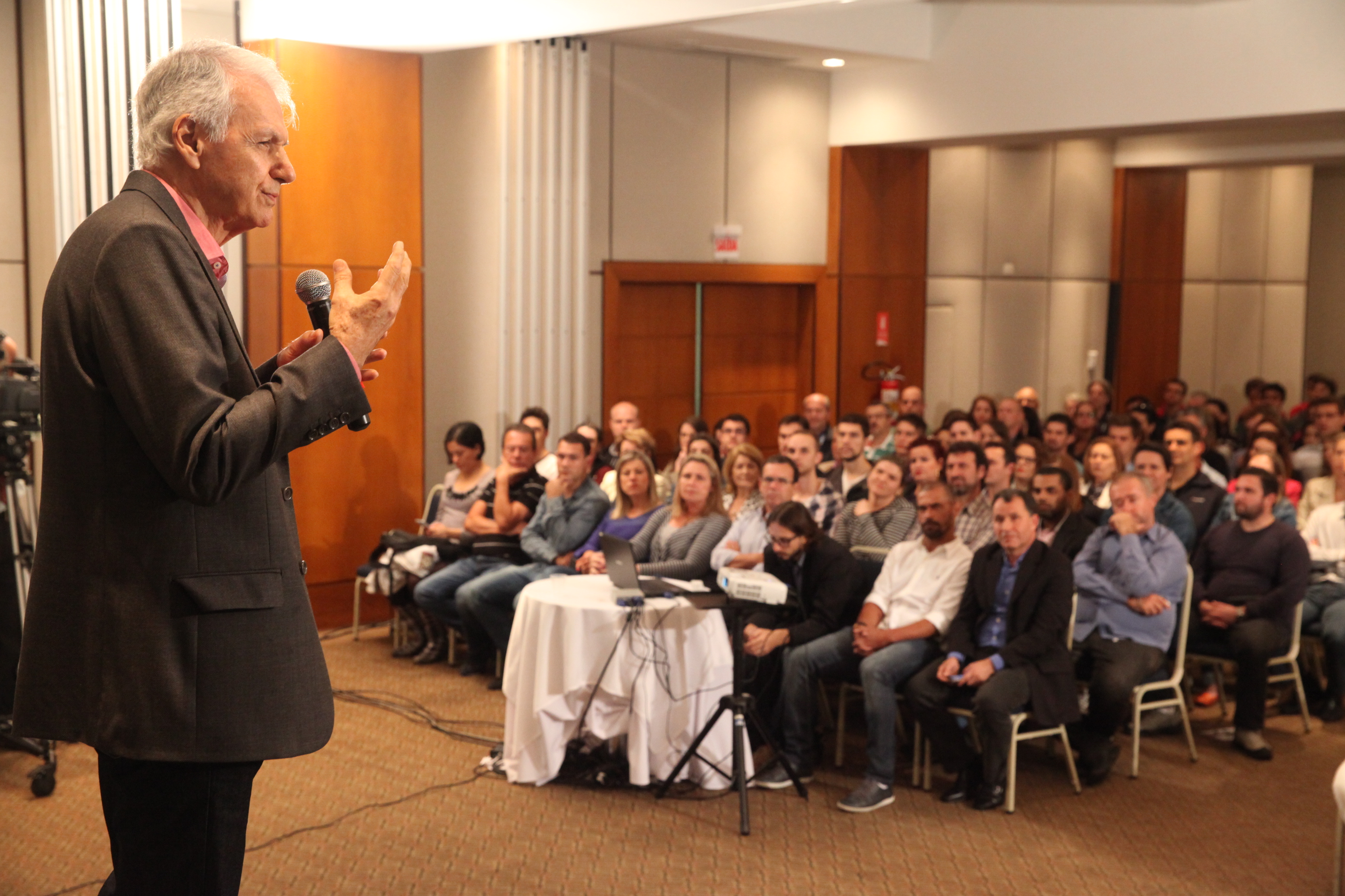 Palestra Nuno Cobra em Joinville. Foto: Fábio Queiroz / Agência AL