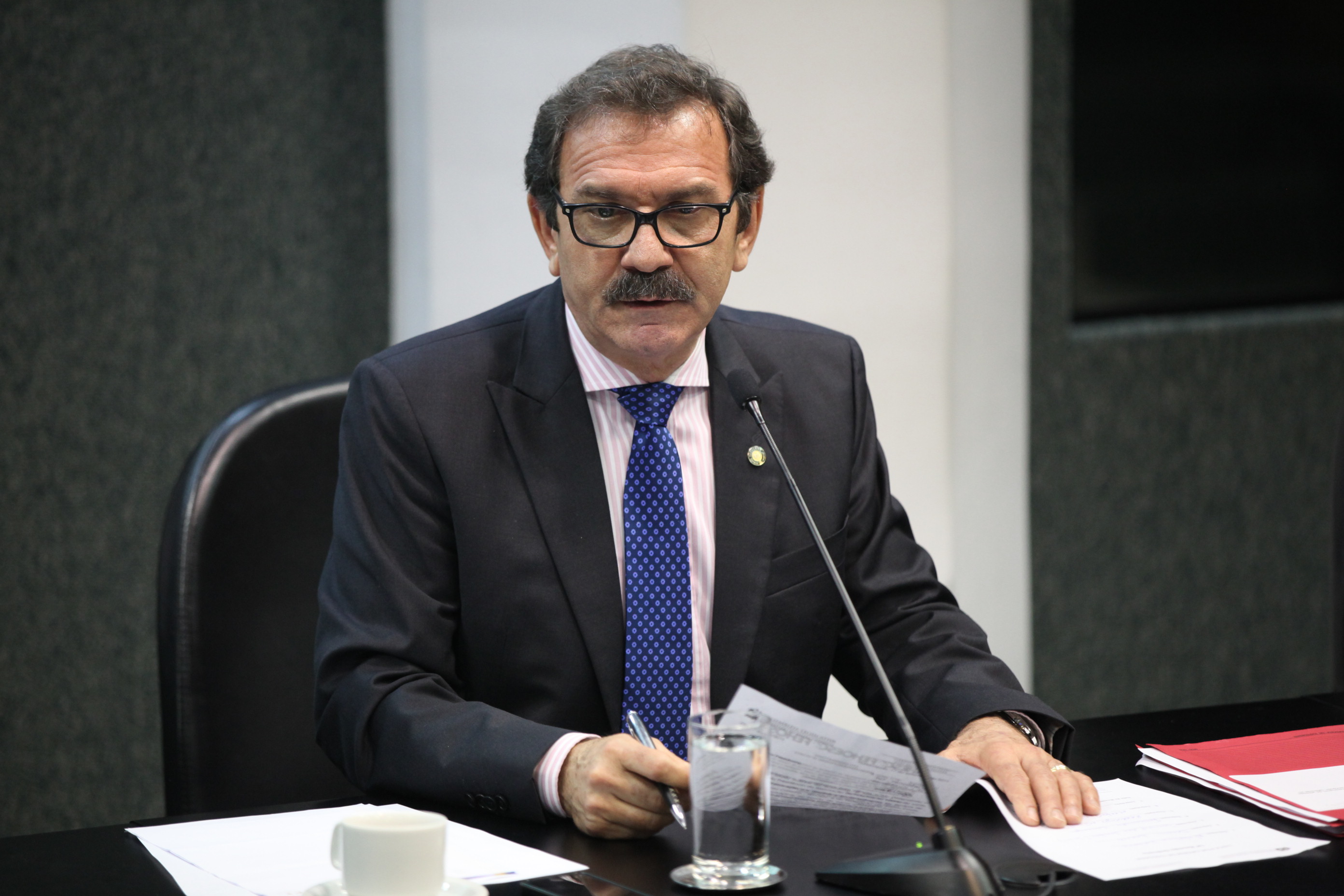 Deputado Serafim Venzon (PSDB) na Comissão de Trabalho - Foto: Humberto Gesser / Agencial AL