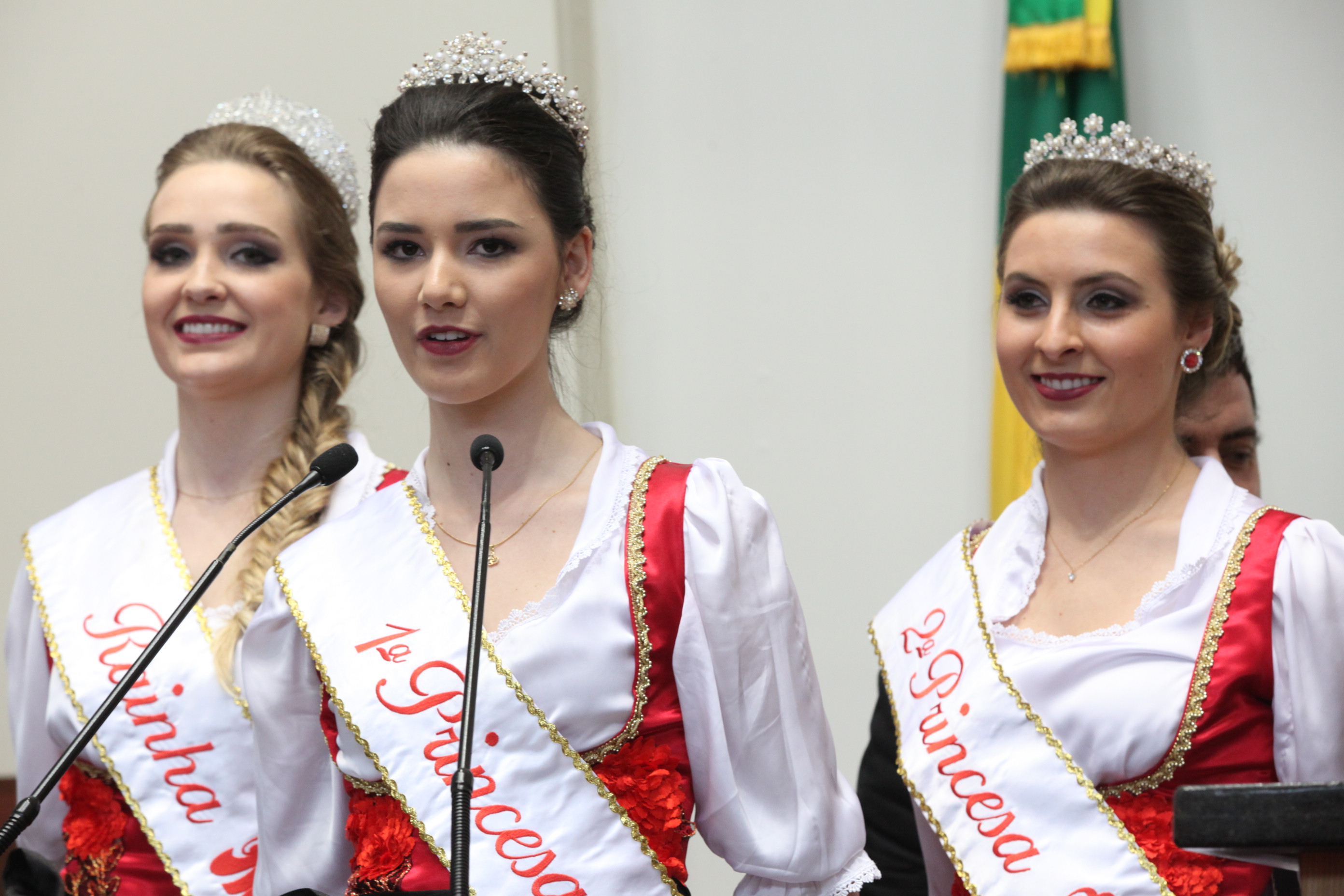 Sessão Plenária_ Prefeito Rainha e Princesas de Forquilhinha_foto Eduardo Guedes de Oliveira / Agência AL