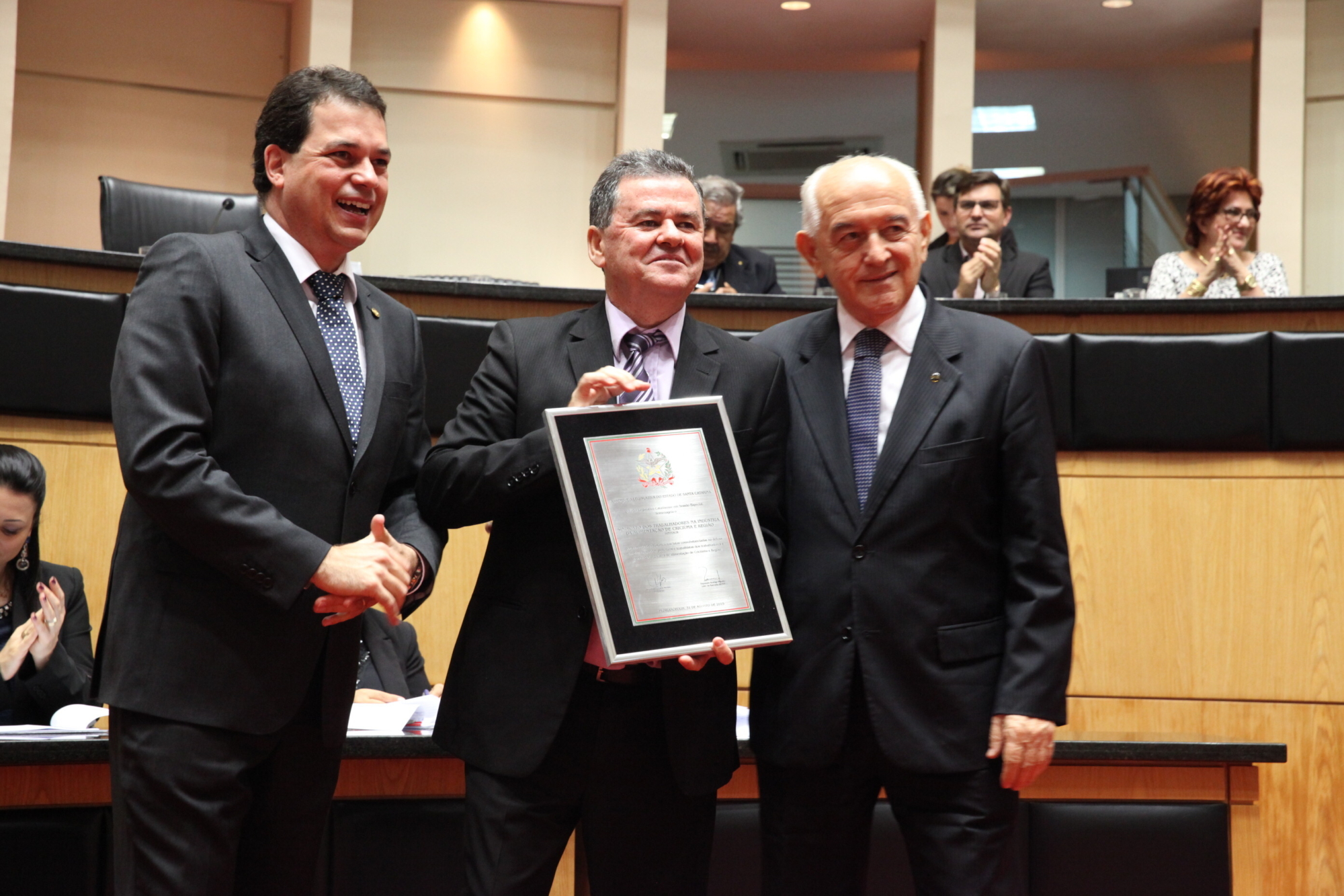 Parlamento homenageia sindicato dos trabalhadores da indústria de alimentação do Sul