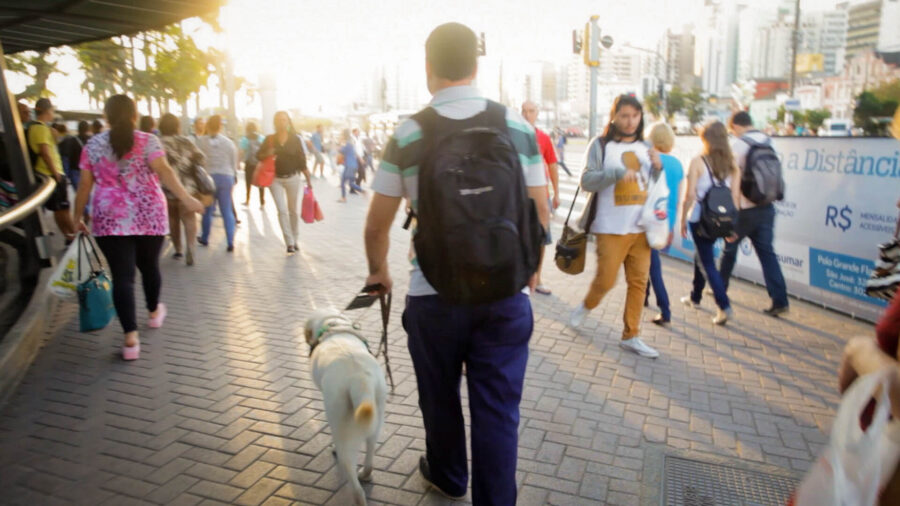 A dupla chama a atenção por onde anda