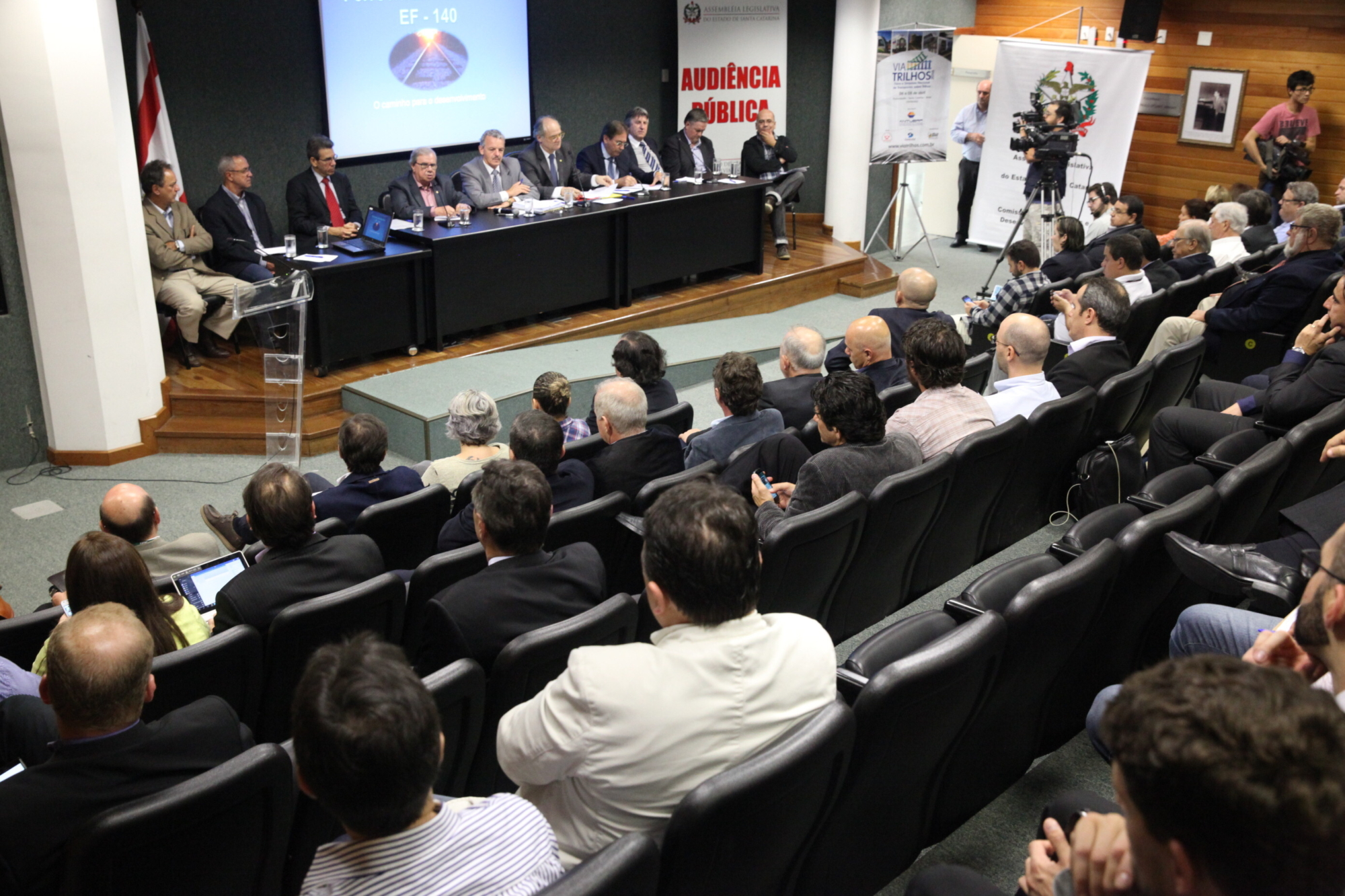 Parlamento debate impasses no projeto da Ferrovia Litorânea