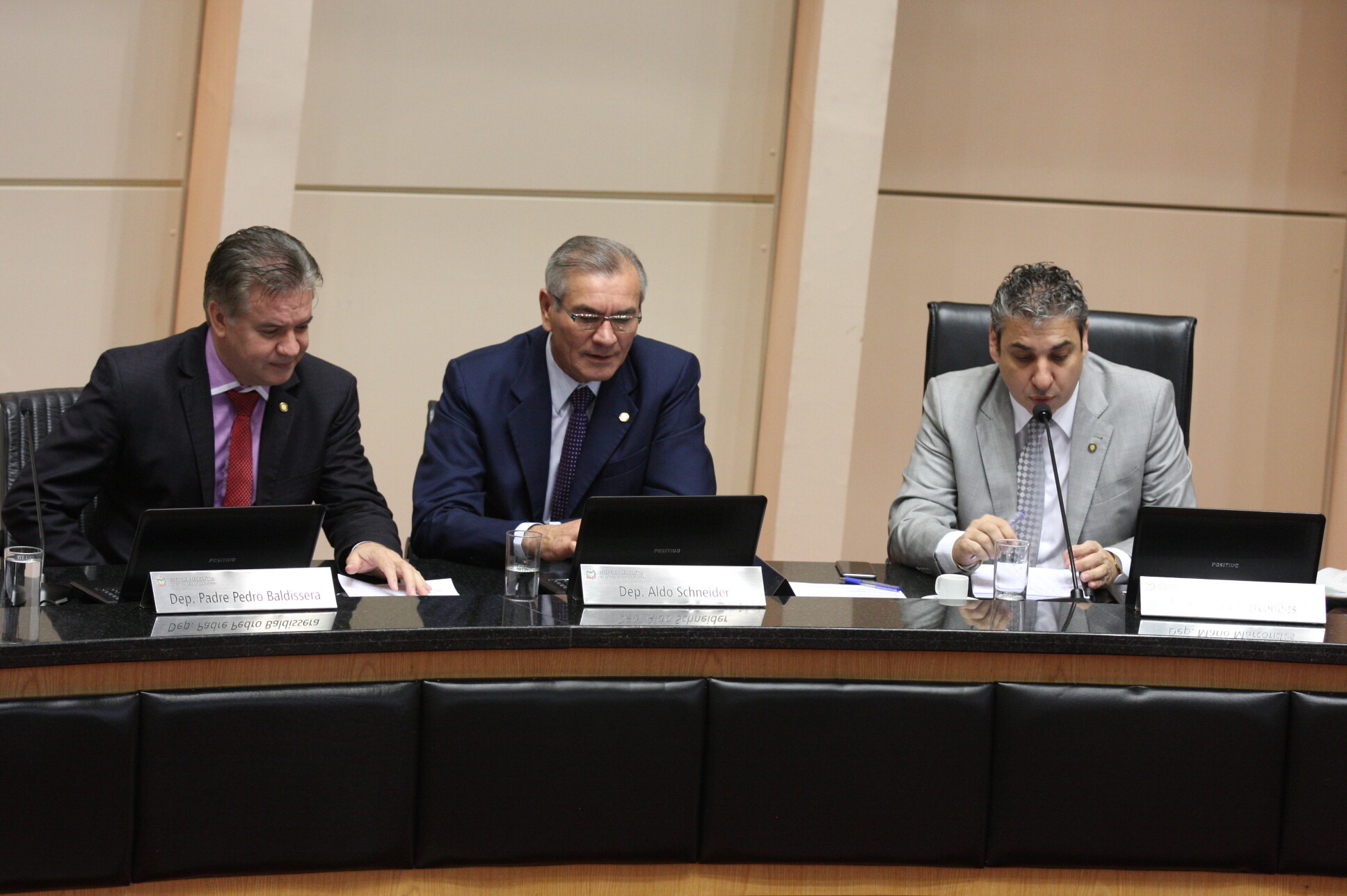 Campanha Outubro Rosa ganha destaque no plenário