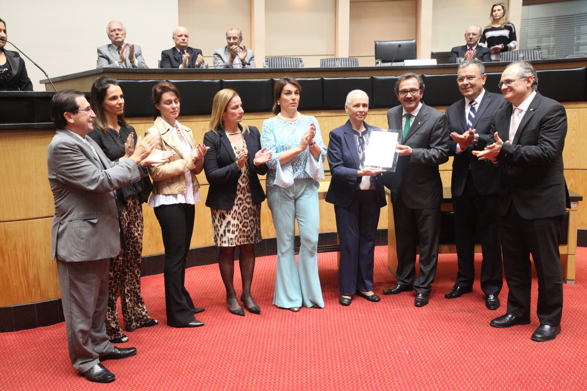 Deputados Antônio Aguiar, Venzon, Claro e Dr. Vicente na entrega da placa comemorativa aos familiares de Ernesto Damerau