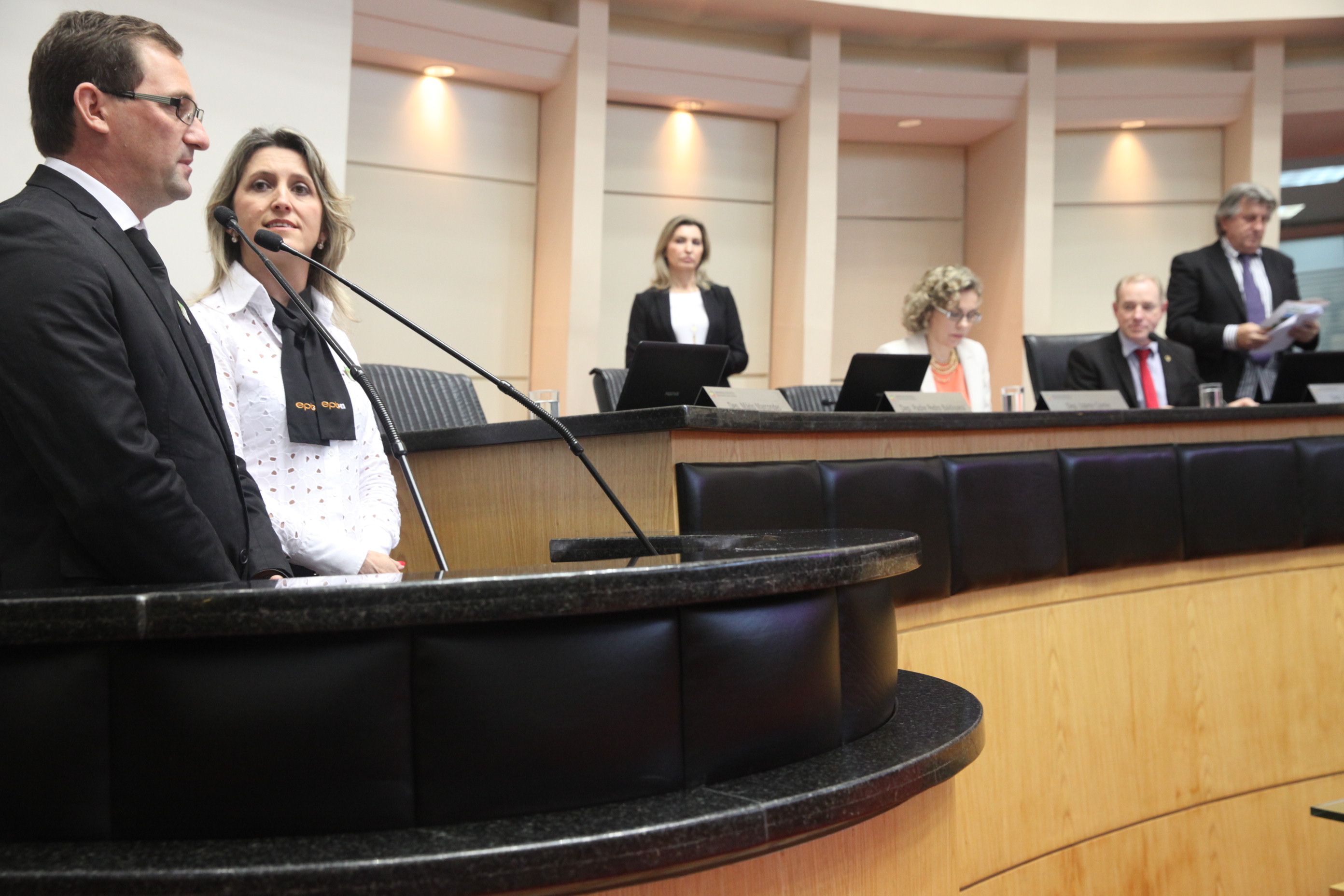 Casal Presidente da Escola de Pais do Brasil - Seccional Chapecó - Mauro Neuls e Elizane Hermann. Sessão Ordinária. Foto: Fábio Queiroz / Agência AL
