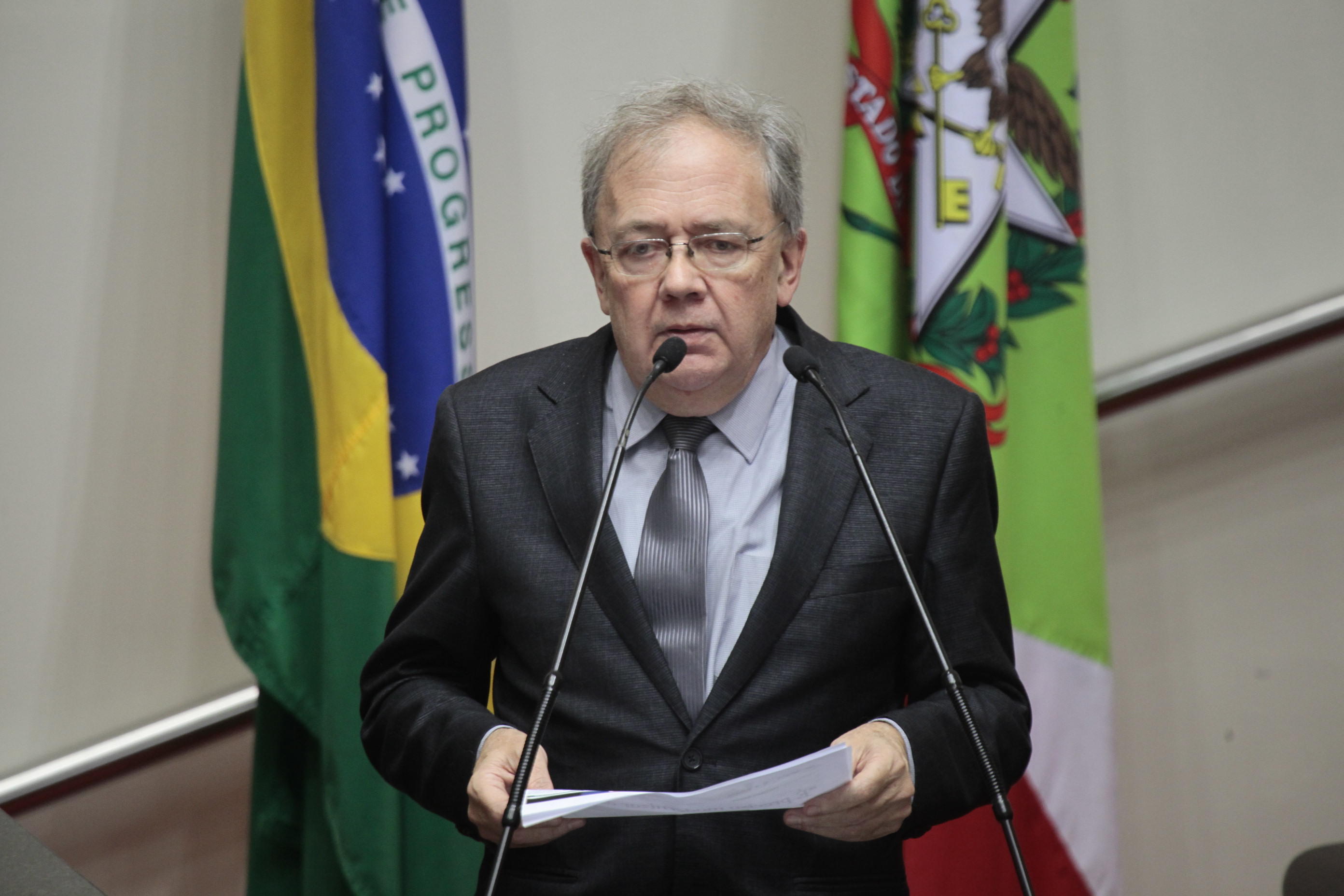 Sessão Ordinária - Plenário Osni Régis. Deputado Fernando Coruja (PMDB)  - Foto: Miriam Zomer/Agência AL