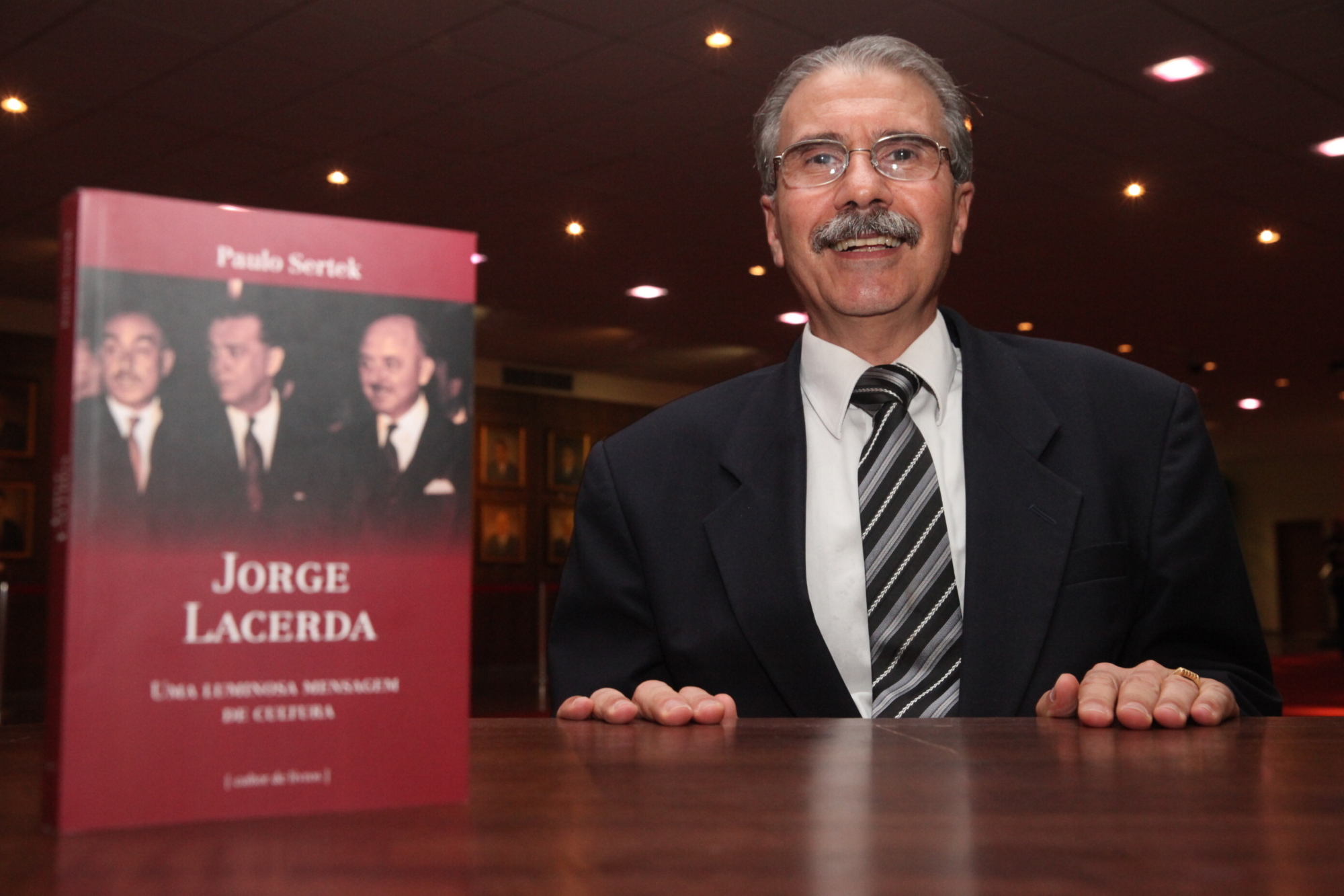 Paulo Sertek fala sobre o livro que traz registros históricos de Jorge Lacerda