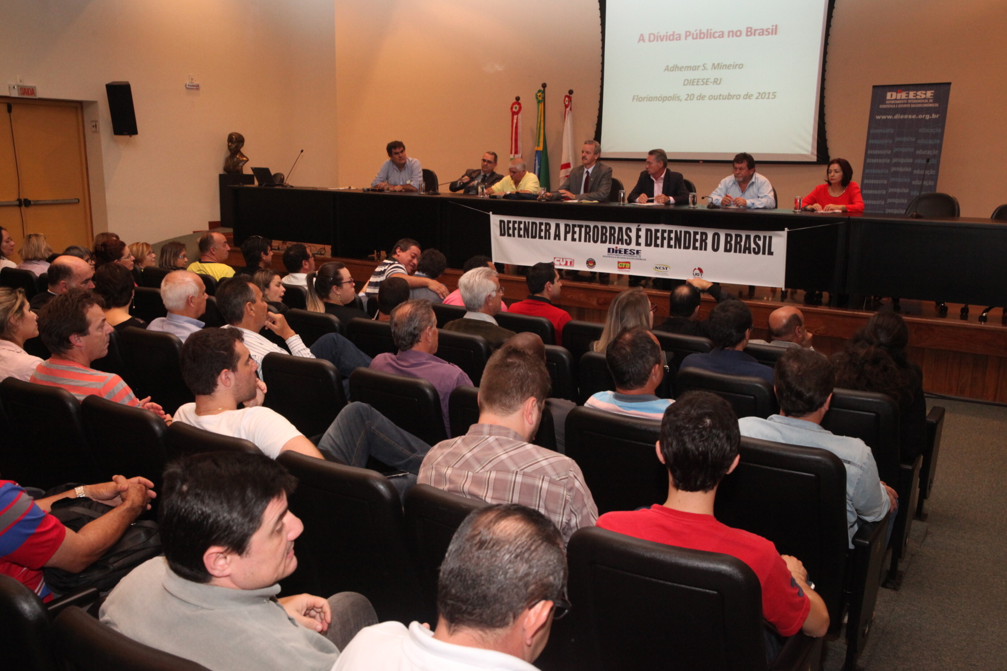 Dieese promove debate sobre dívida pública brasileira