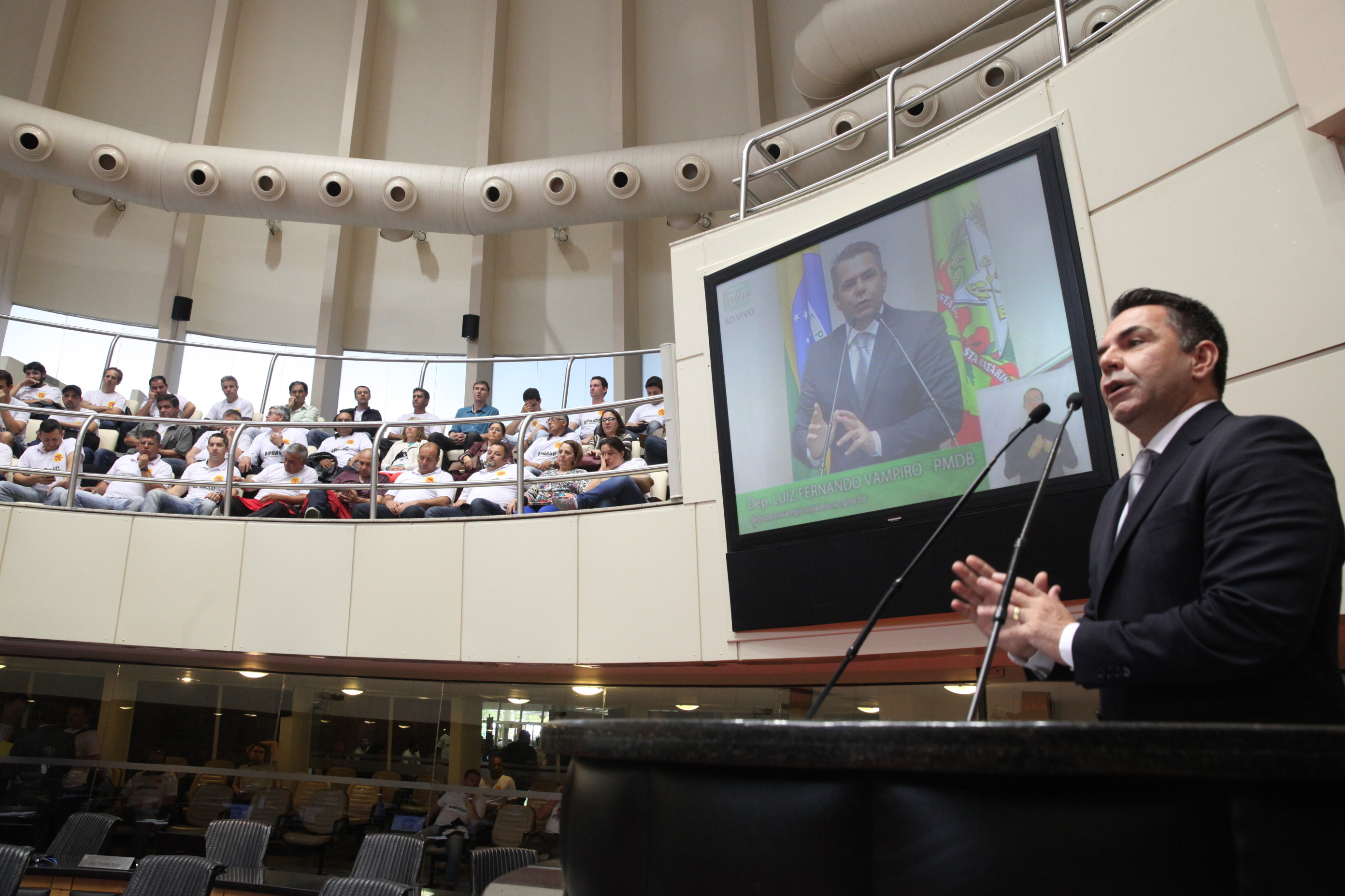 Sessão Ordinária da Assembleia Legislativa do Estado de Santa Catarina. Deputado Luiz Fernando Vampiro (PMDB)