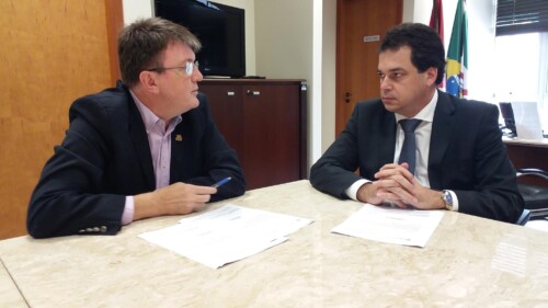Deputado Rodrigo Minotto discute fechamento de escolas com secretário de Educação