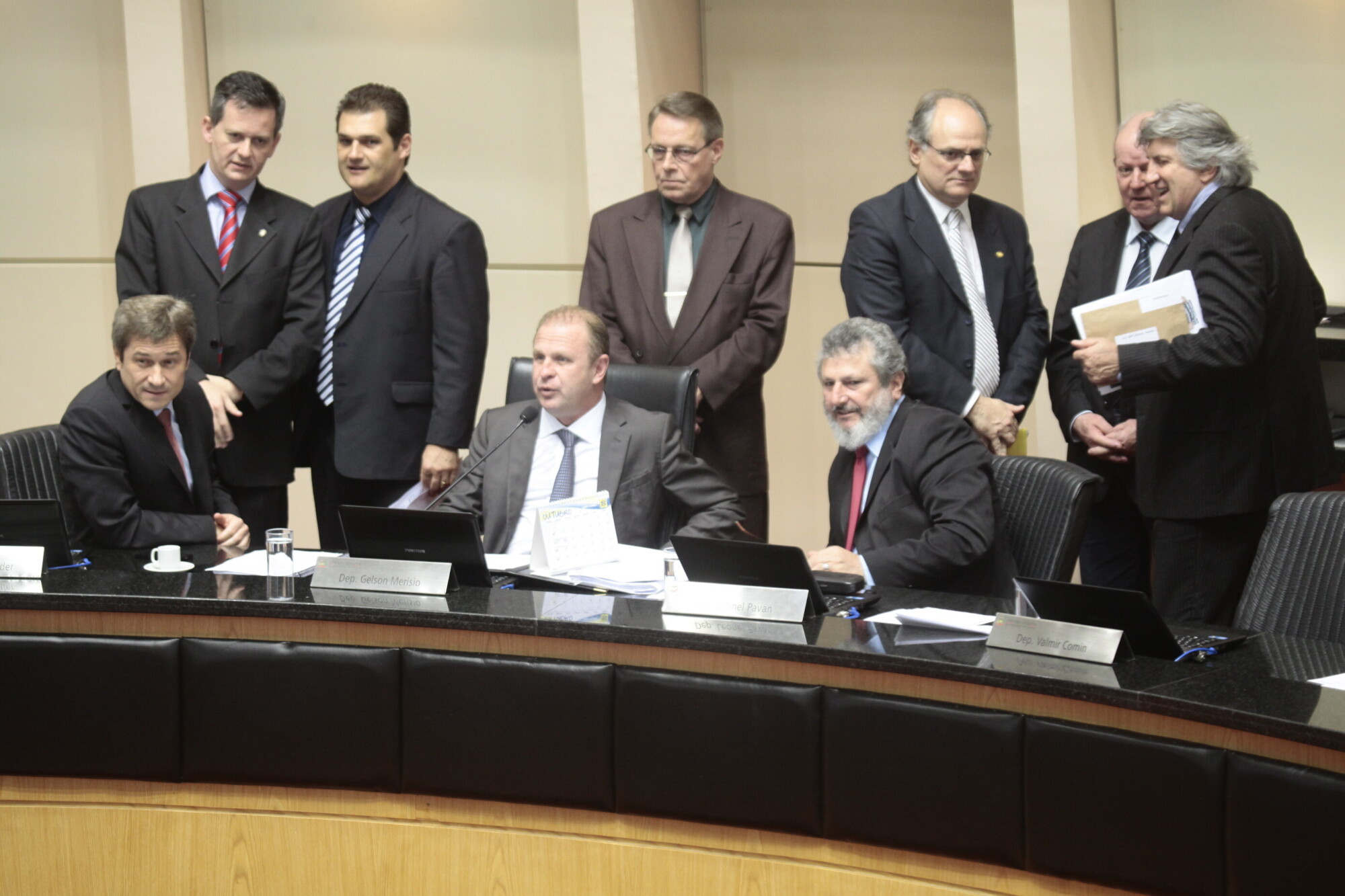 Deputados elogiam Bolsa Família e cobram mais recursos para saúde